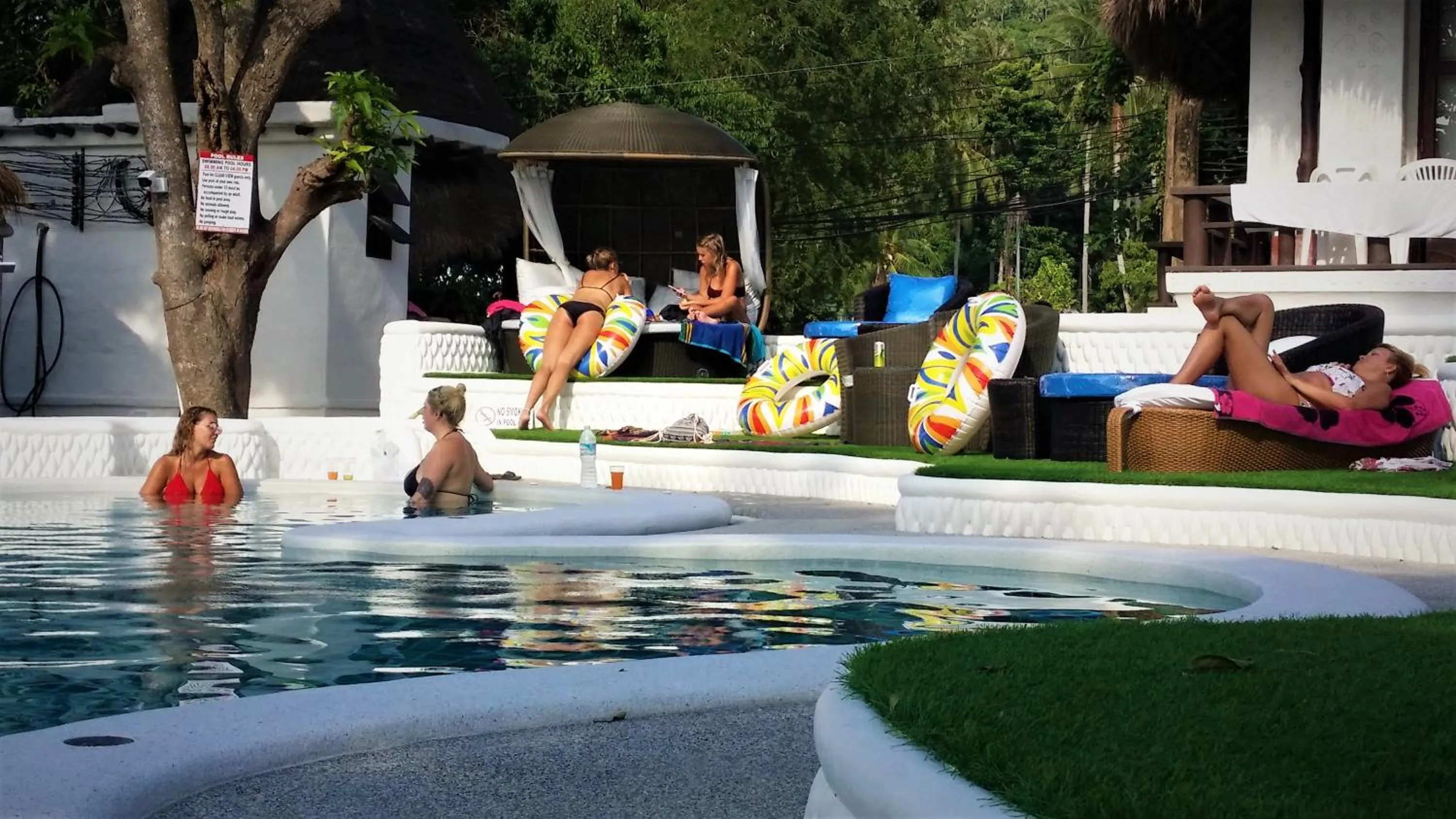 Decorative detail in Clear View Resort