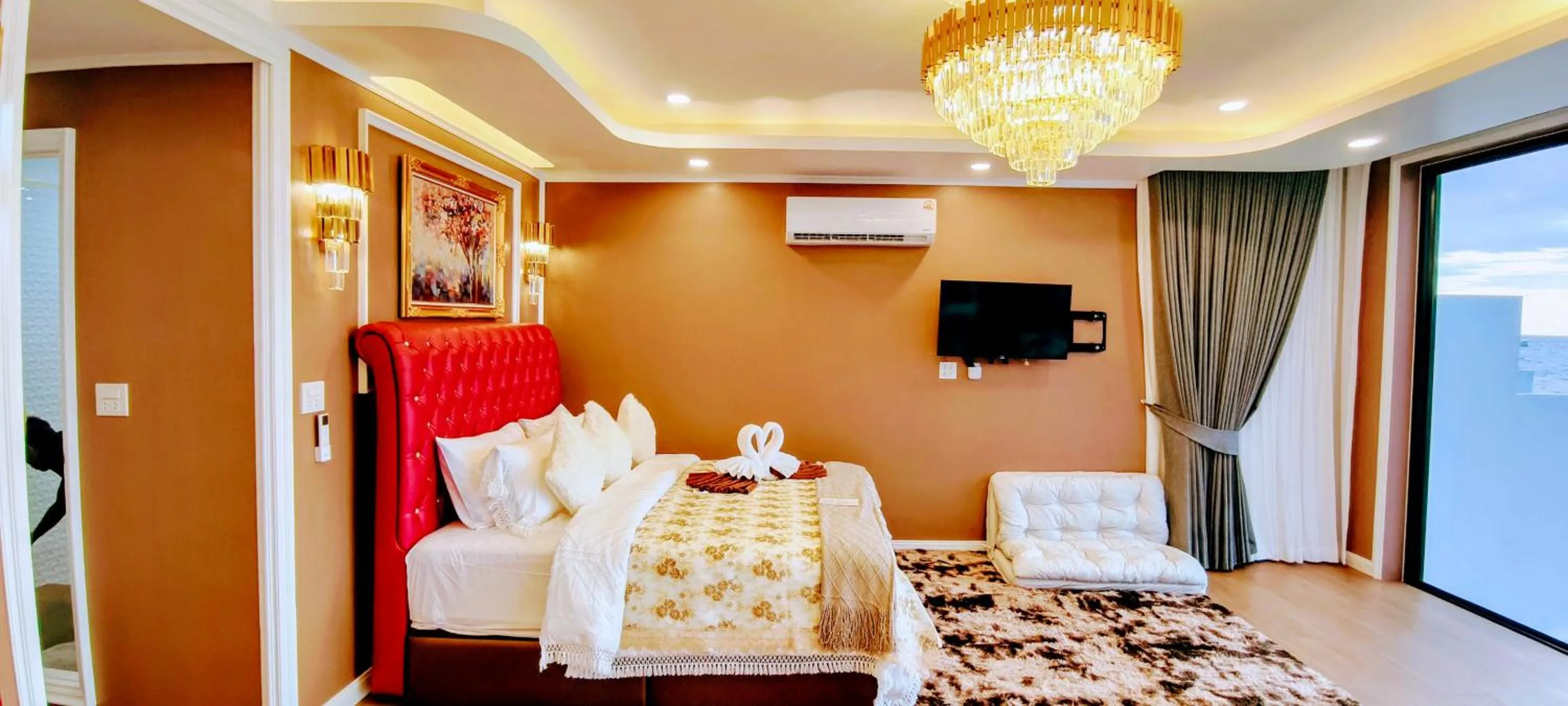 Photo of the whole room, Bed in Clear View Resort