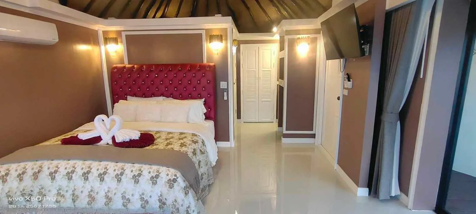 Property building, Bed in Clear View Resort