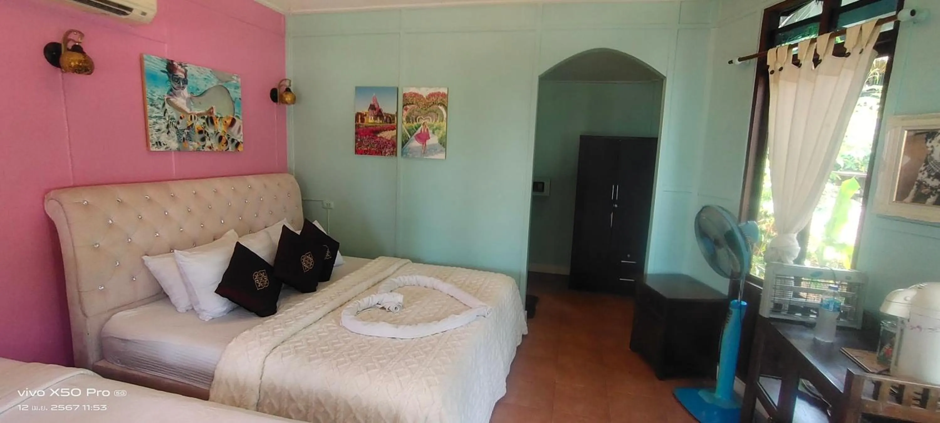 Photo of the whole room, Bed in Clear View Resort