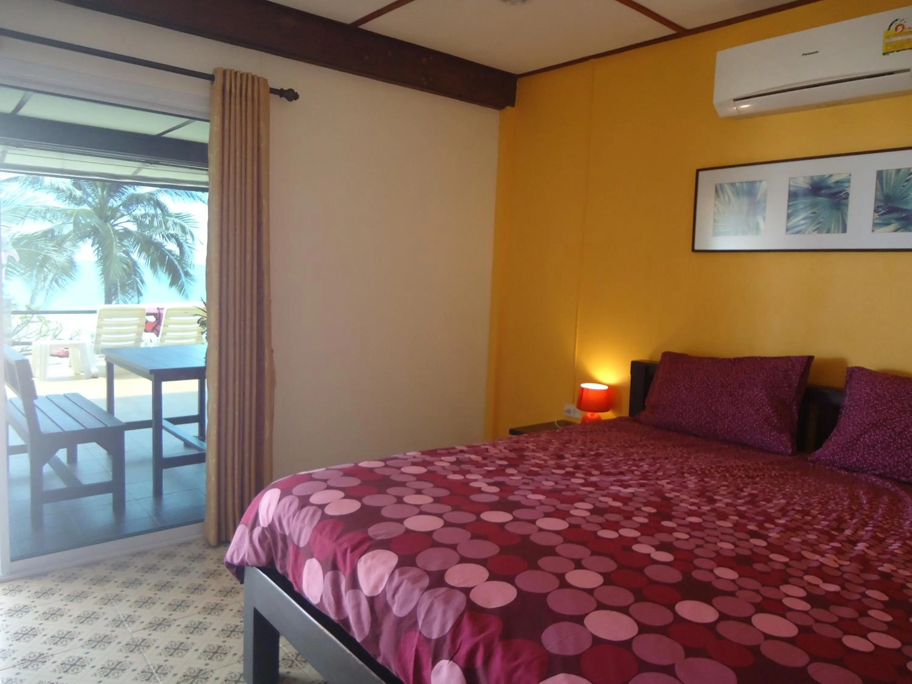 Bed in Sea Breeze House, Naiplao Beach