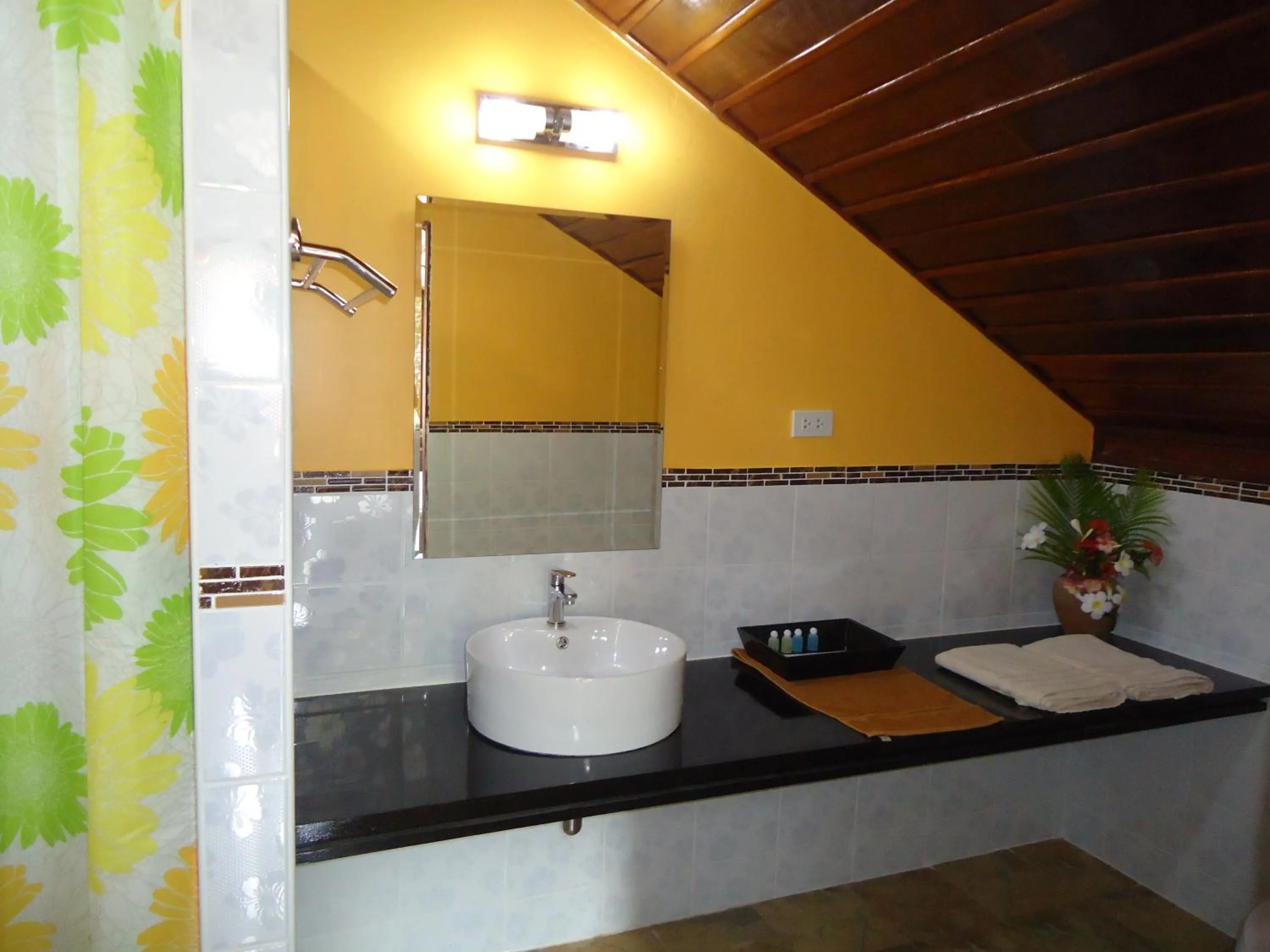 Bathroom in Sea Breeze House, Naiplao Beach