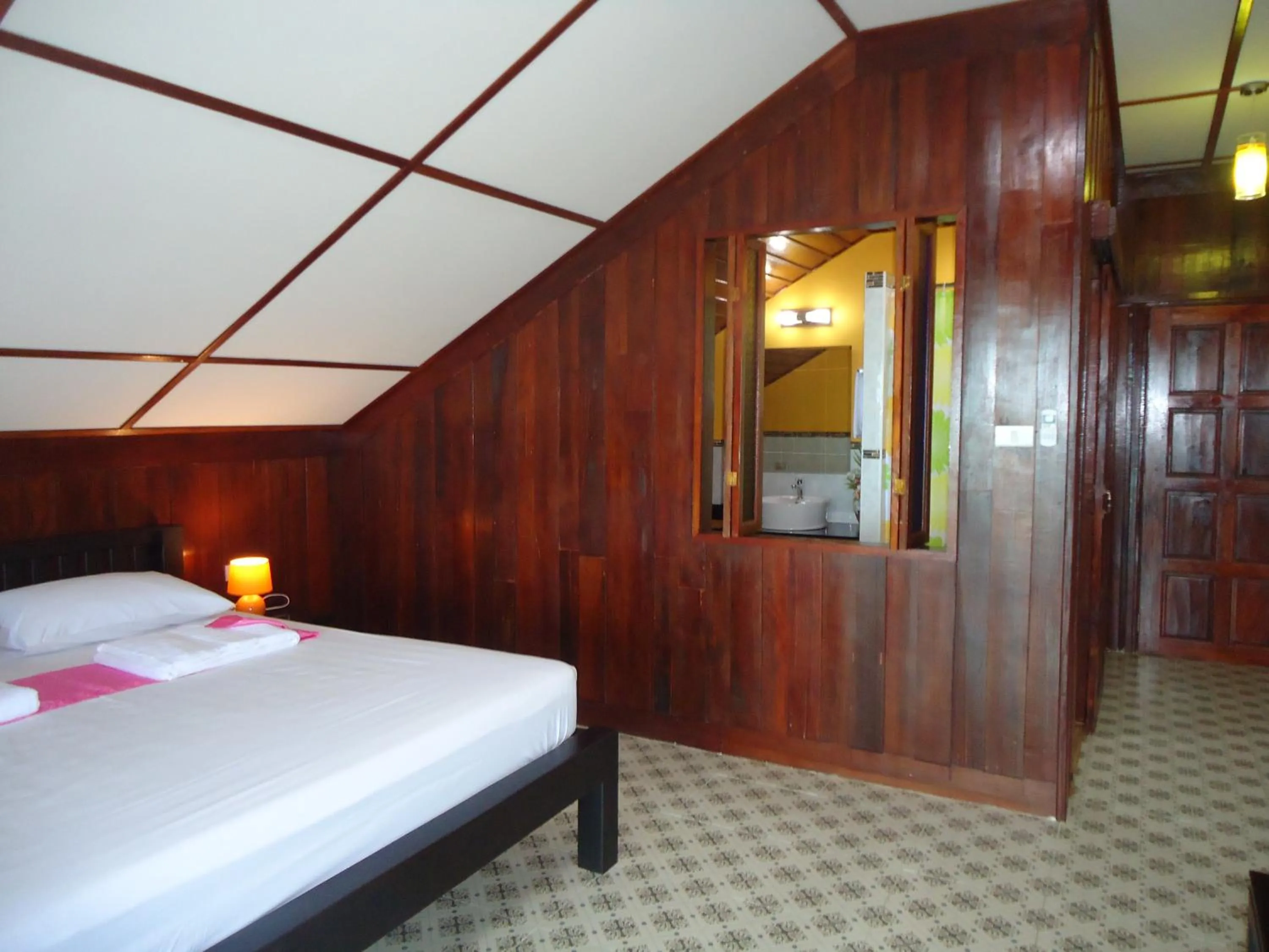 Bedroom, Bed in Sea Breeze House, Naiplao Beach