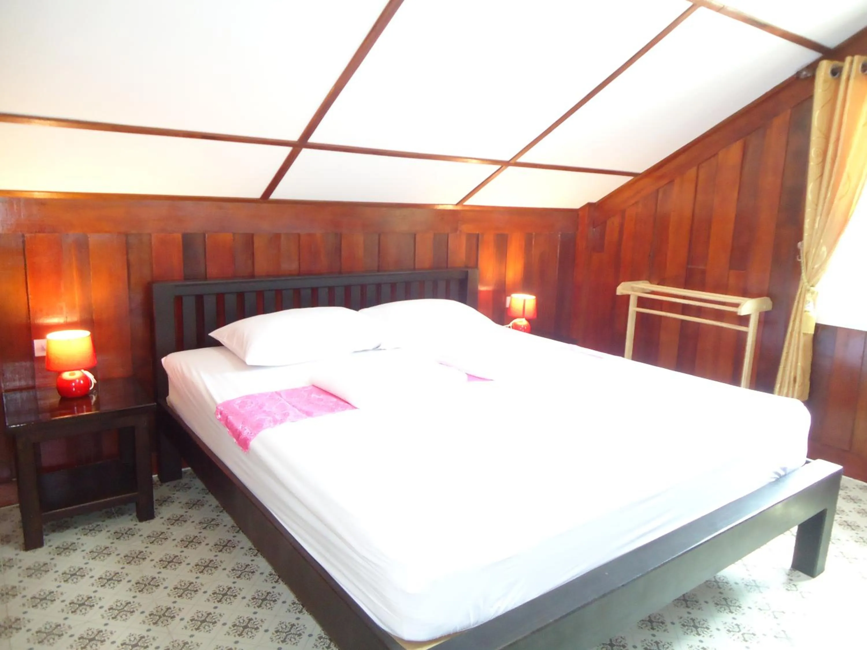 Bed in Sea Breeze House, Naiplao Beach