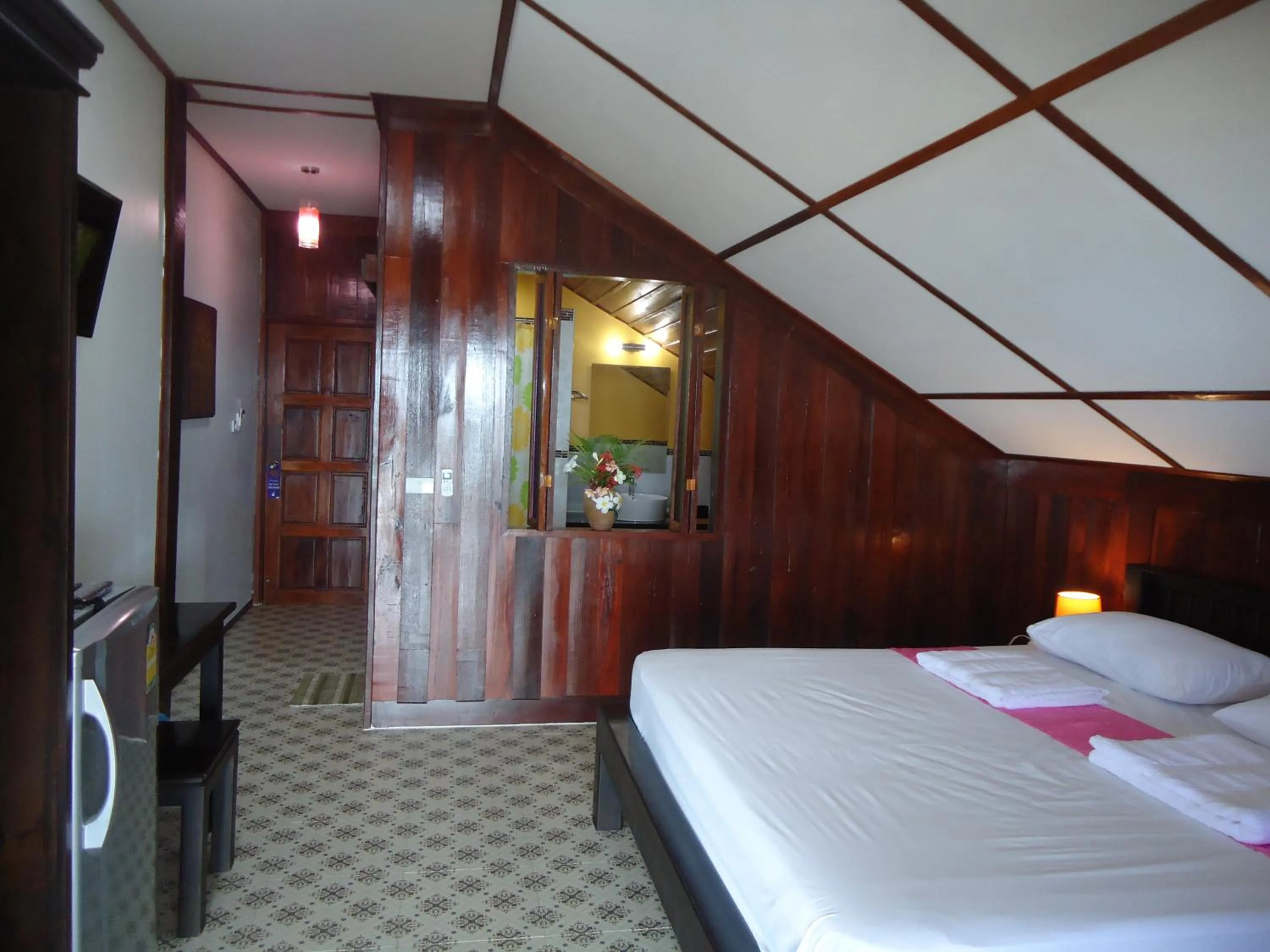 Bathroom, Bed in Sea Breeze House, Naiplao Beach