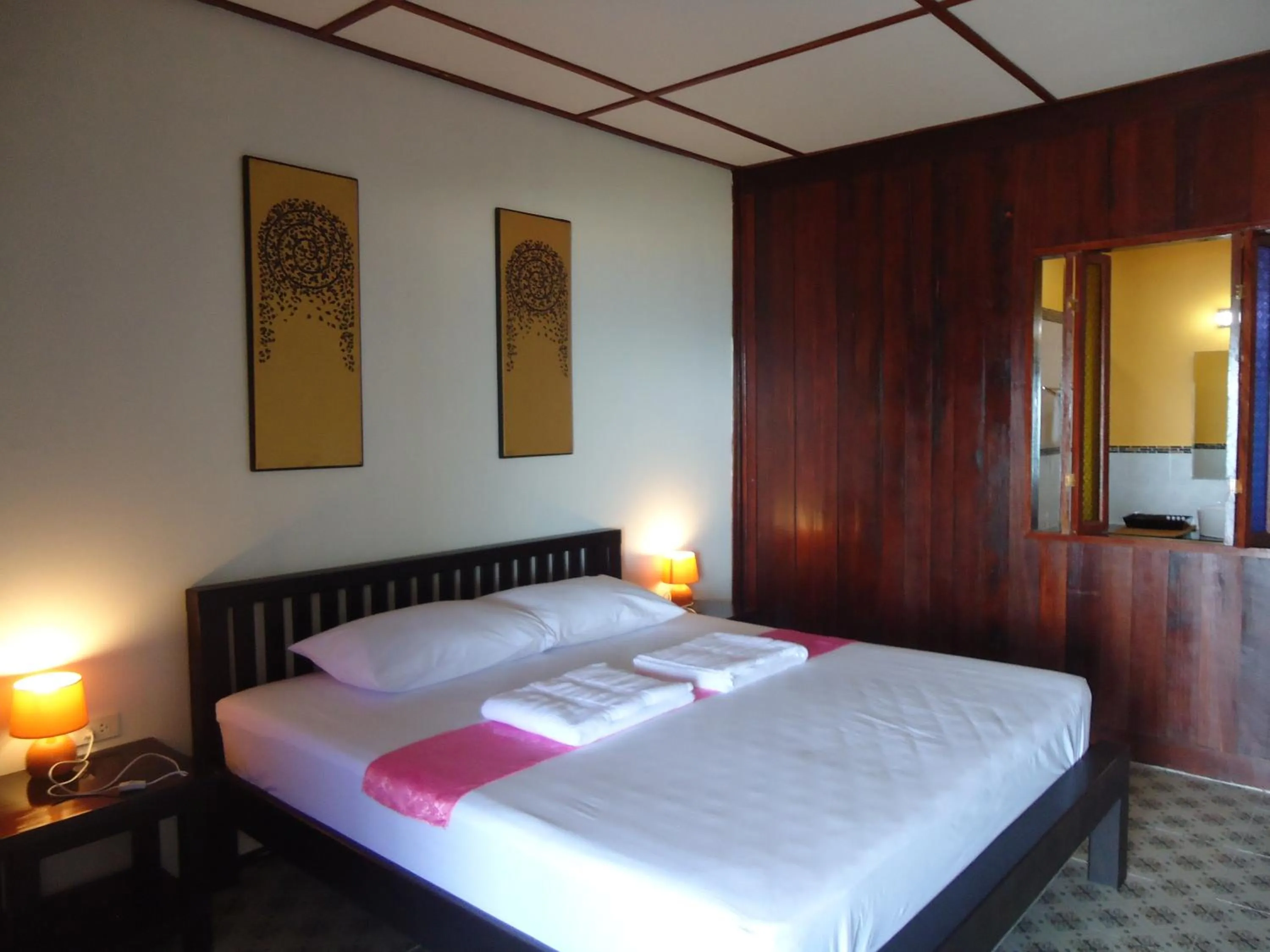 Bedroom, Bed in Sea Breeze House, Naiplao Beach