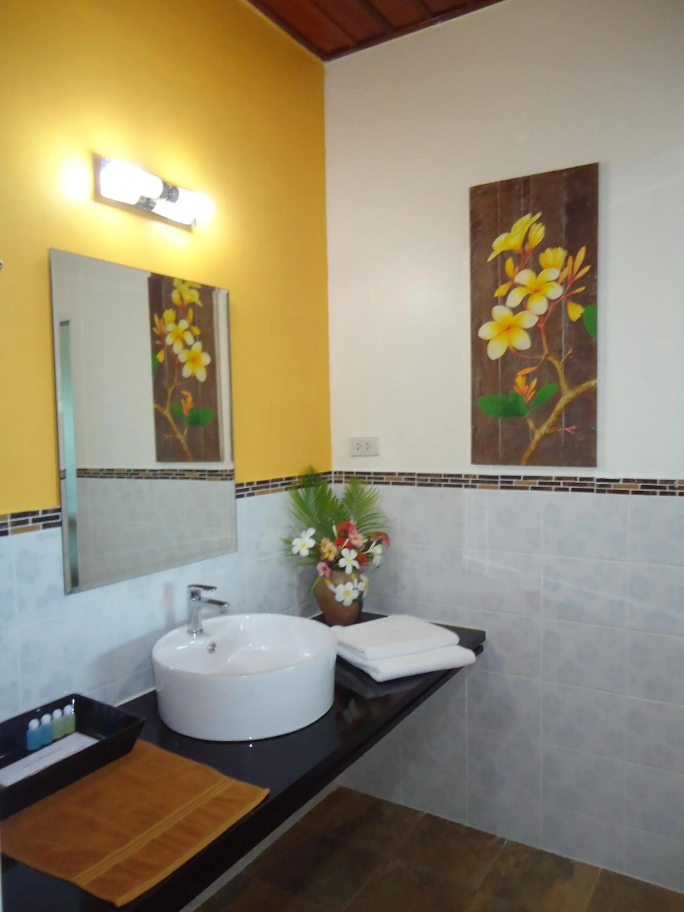 Bathroom in Sea Breeze House, Naiplao Beach