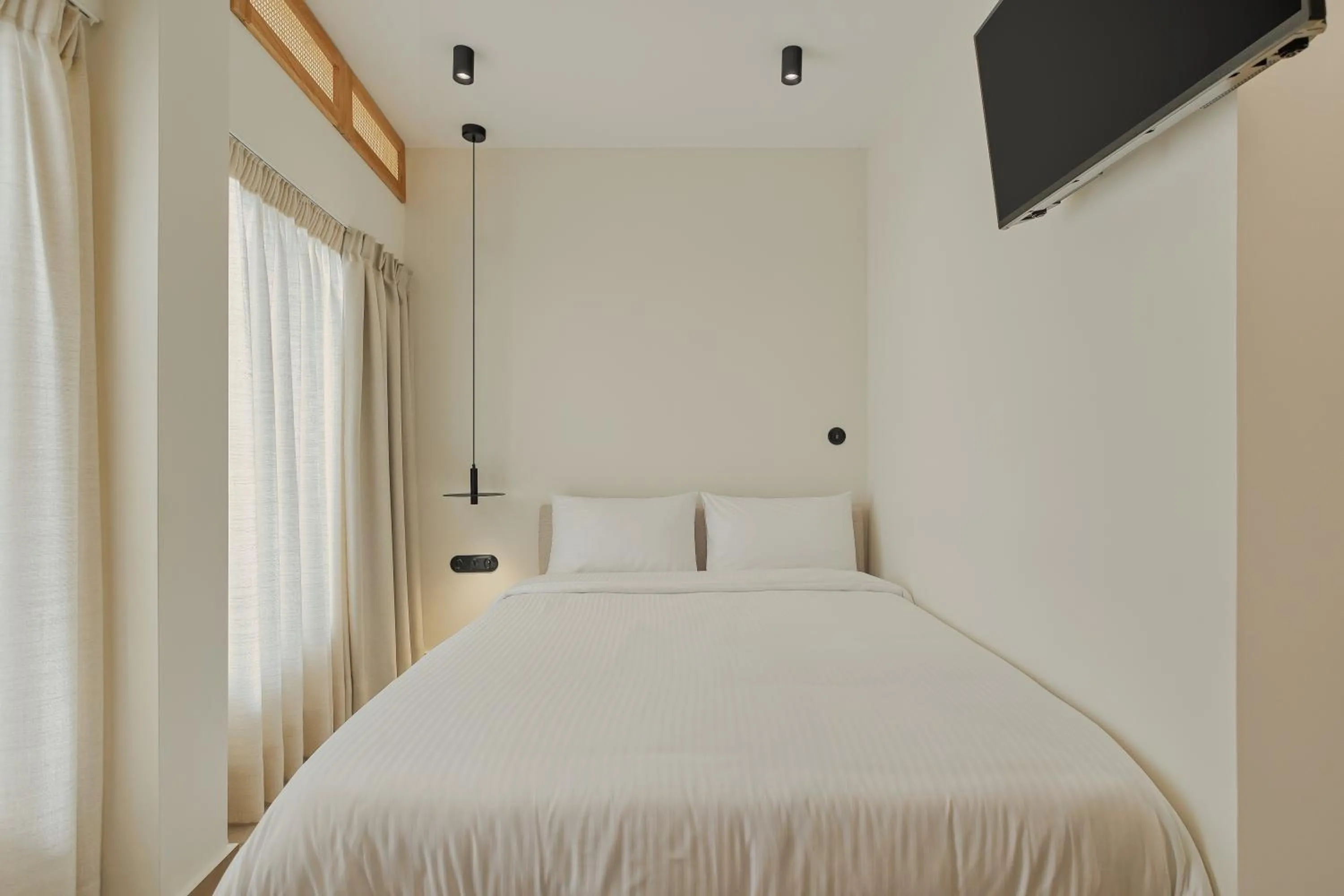 Bed in 12 PYLES Living History