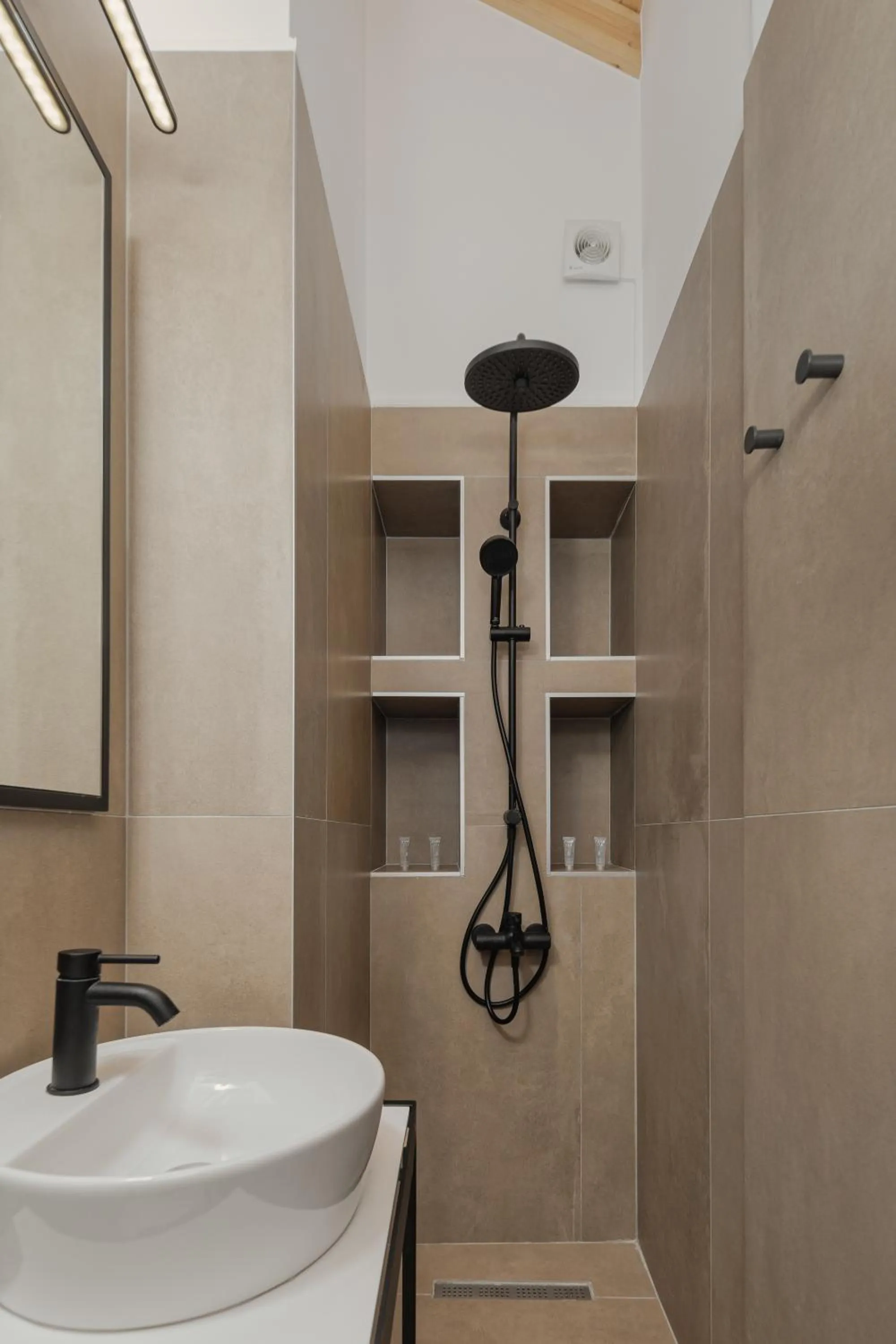 Shower in 12 PYLES Living History