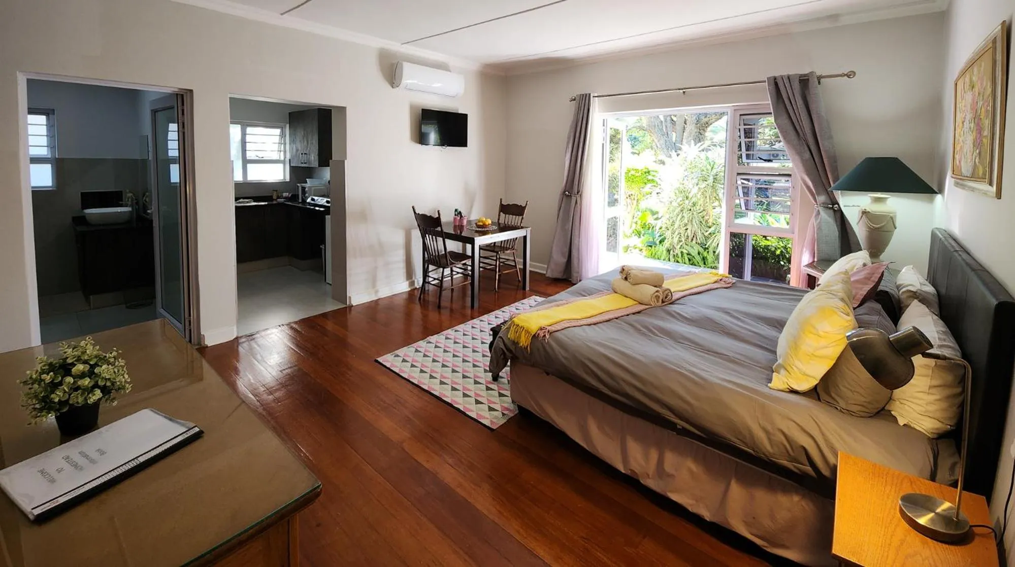 Bed in Homestead Bed and Breakfast