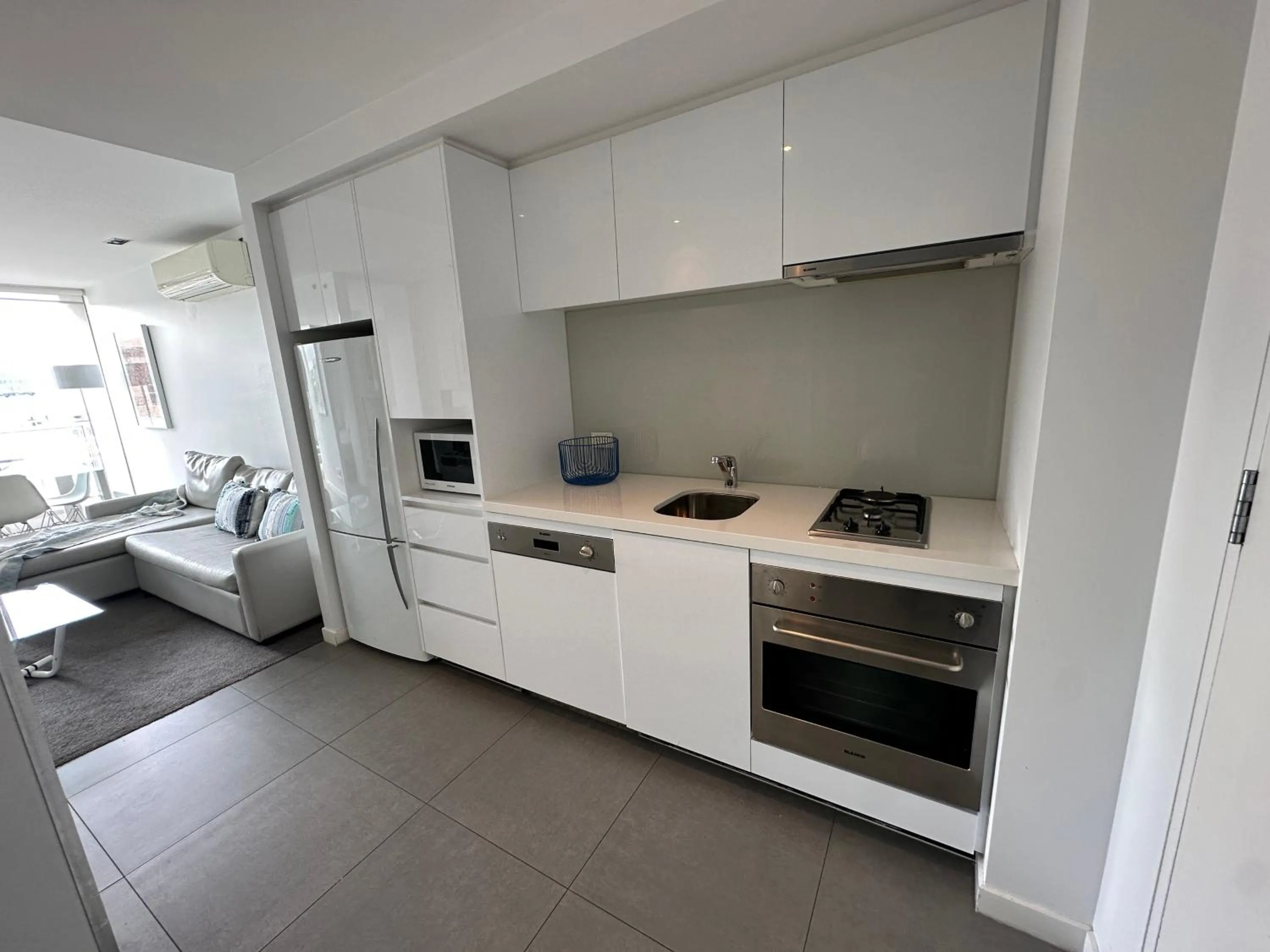 Kitchen or kitchenette in Adele Apartment Hotel East Melbourne