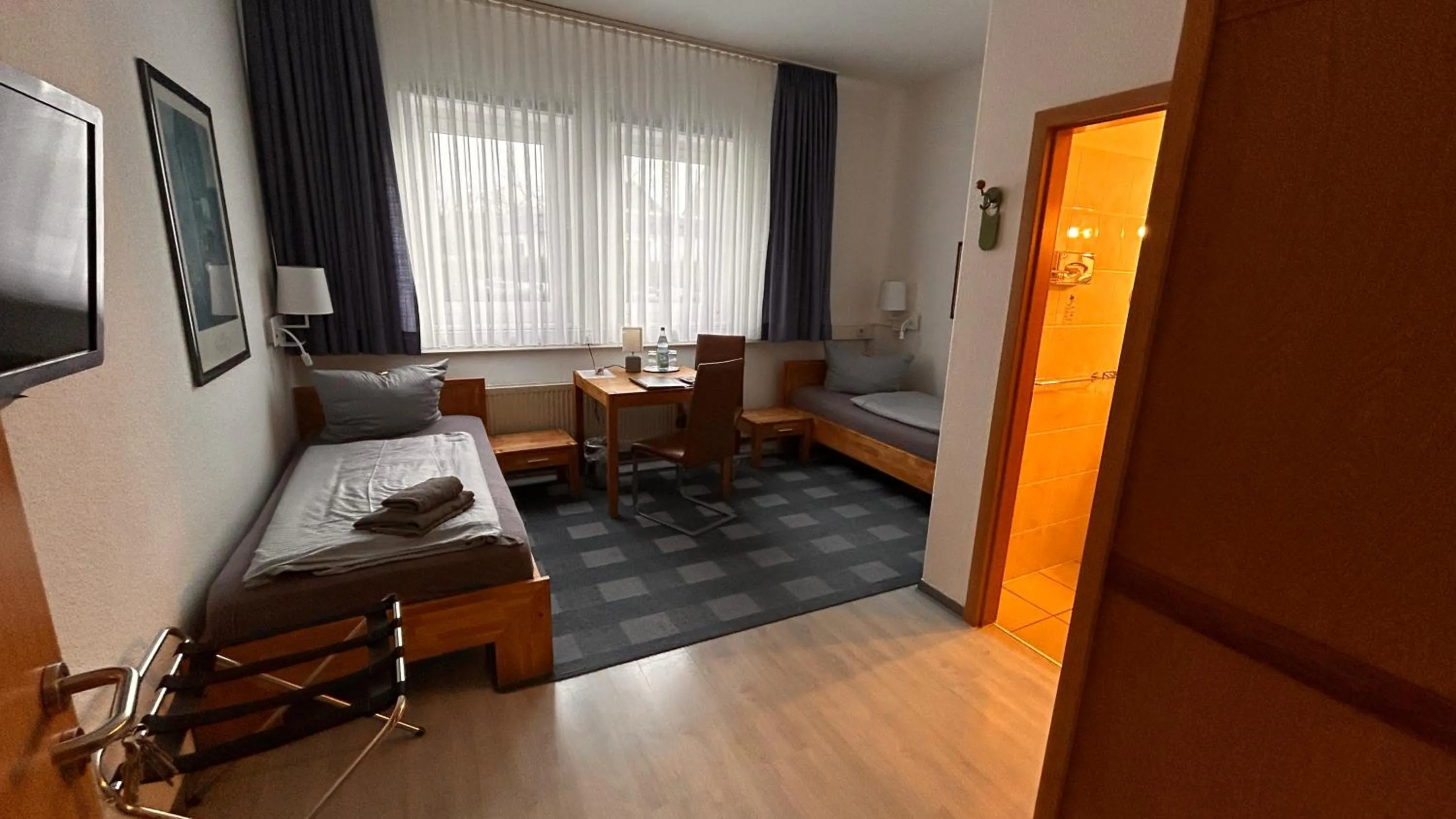 Photo of the whole room, Bed in Hotel Gästehaus Linden