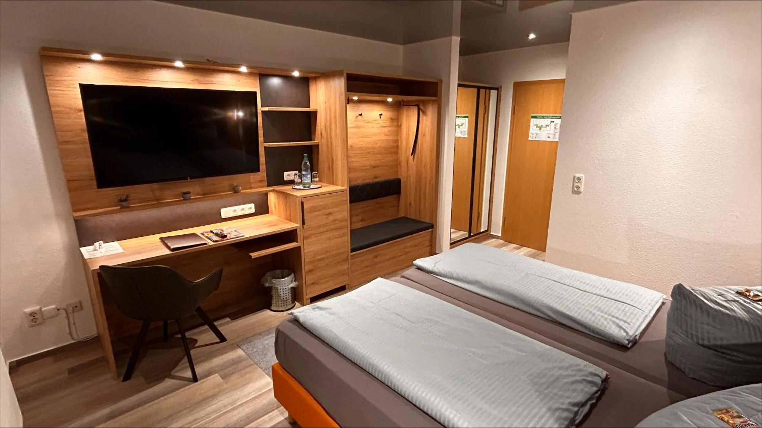 Photo of the whole room, Bed in Hotel Gästehaus Linden