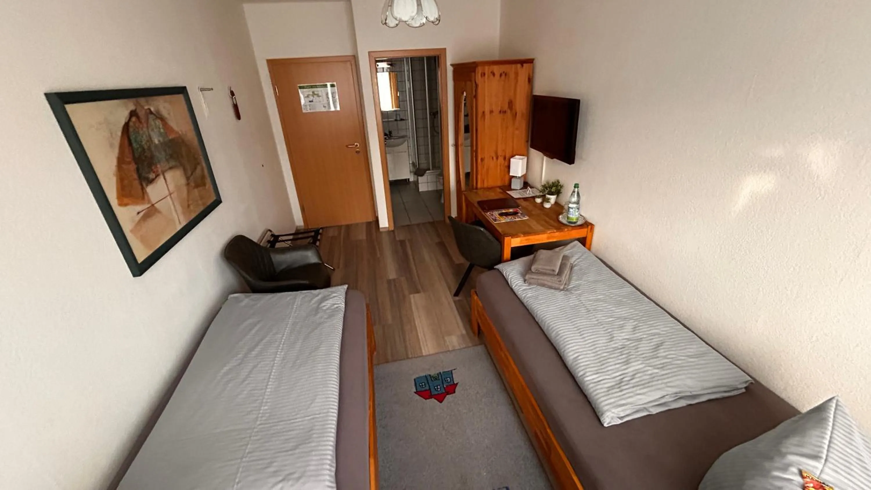 Photo of the whole room, Bed in Hotel Gästehaus Linden