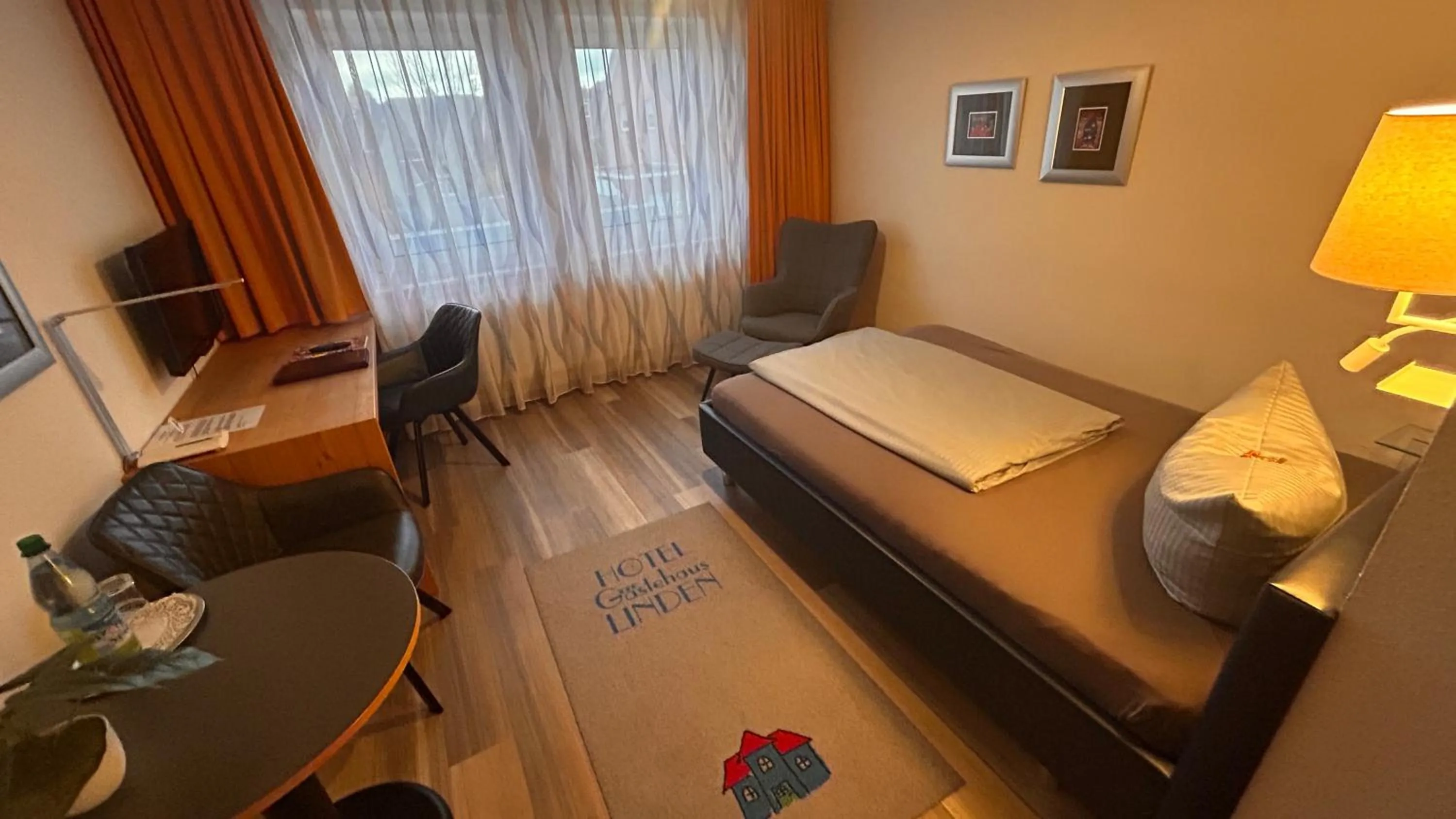 Photo of the whole room, Bed in Hotel Gästehaus Linden