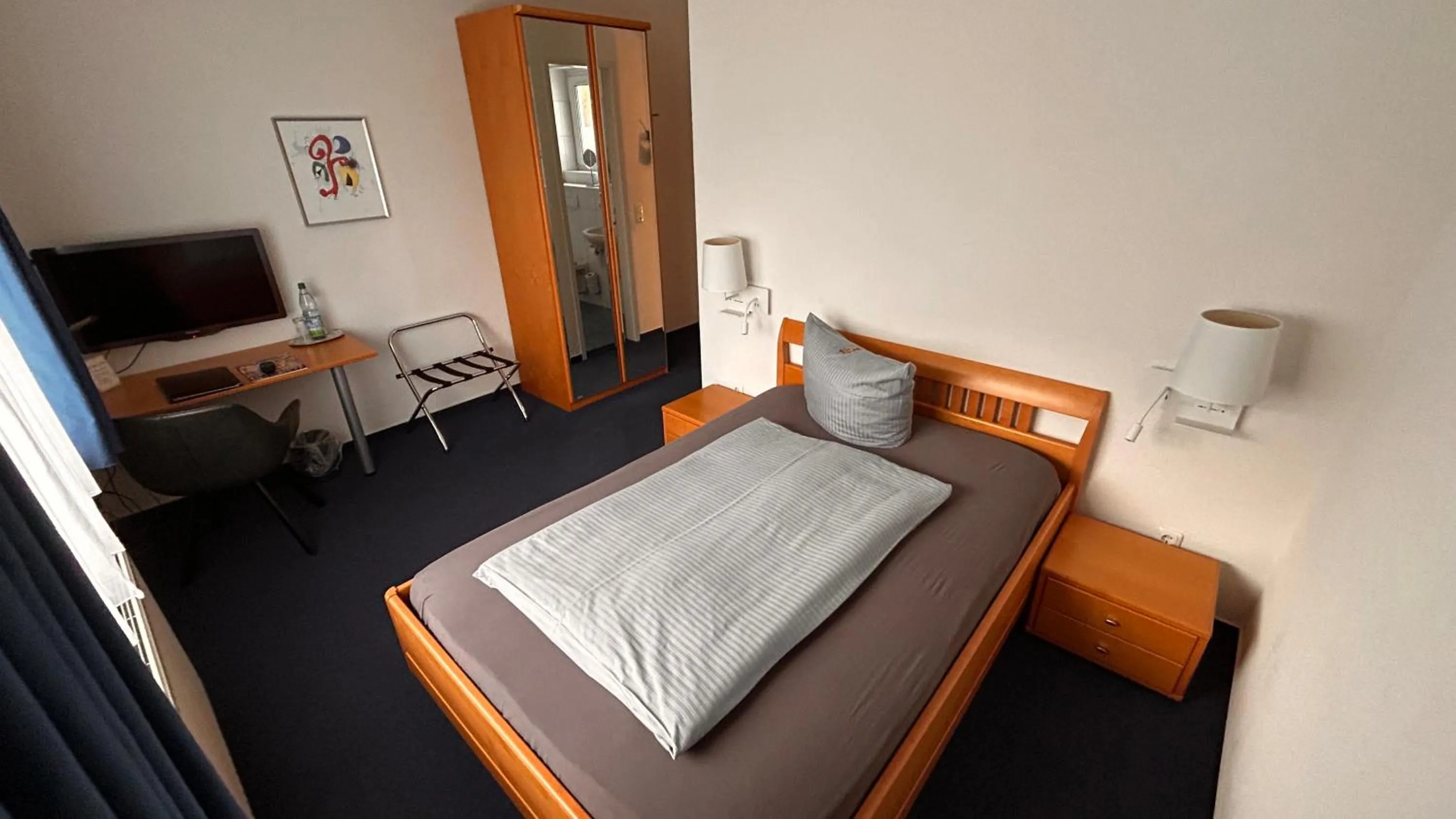 Photo of the whole room, Bed in Hotel Gästehaus Linden