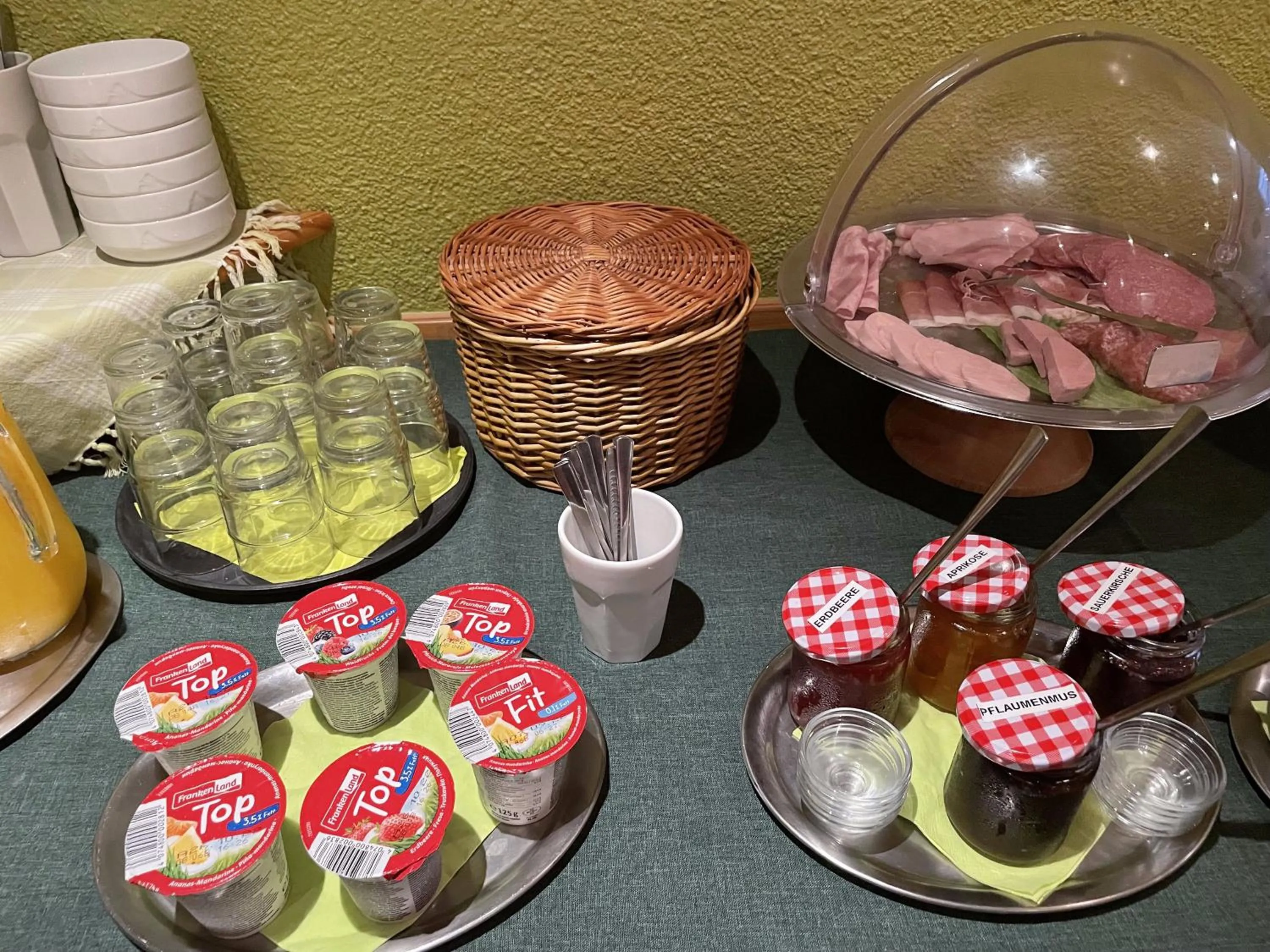 Buffet breakfast in Hotel Gästehaus Linden