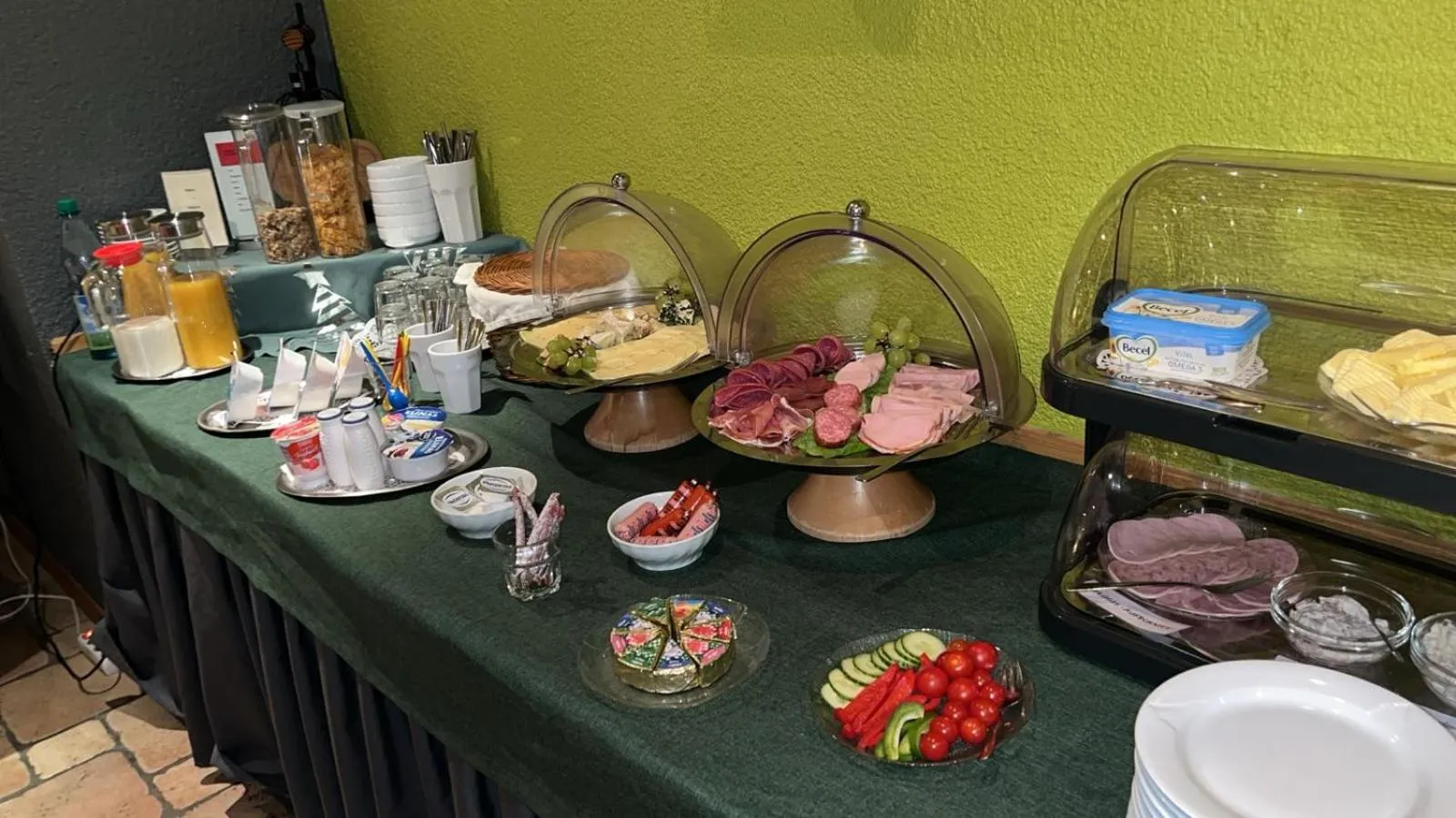 Buffet breakfast in Hotel Gästehaus Linden