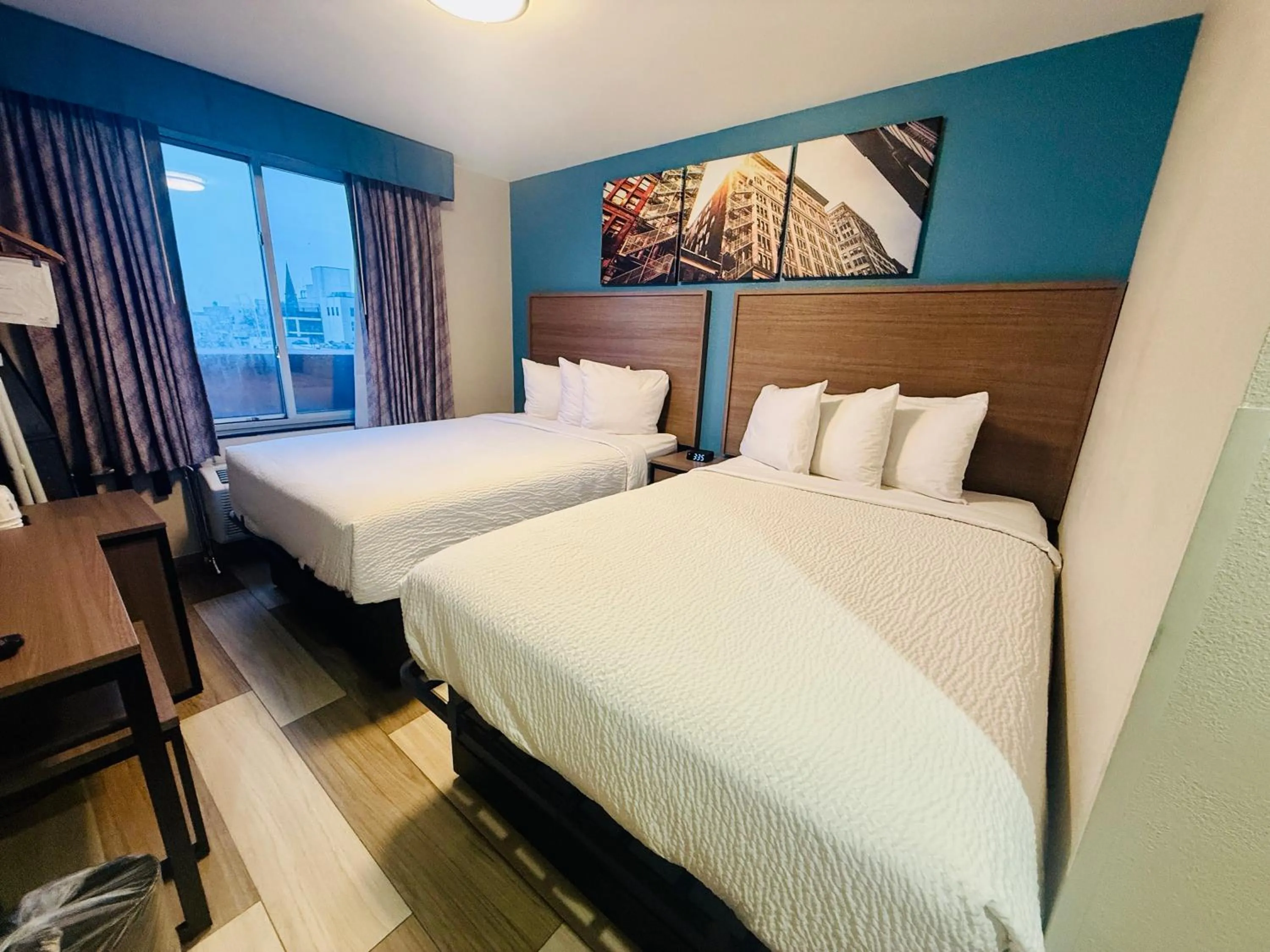 Bedroom in Days Inn by Wyndham Brooklyn Borough Park