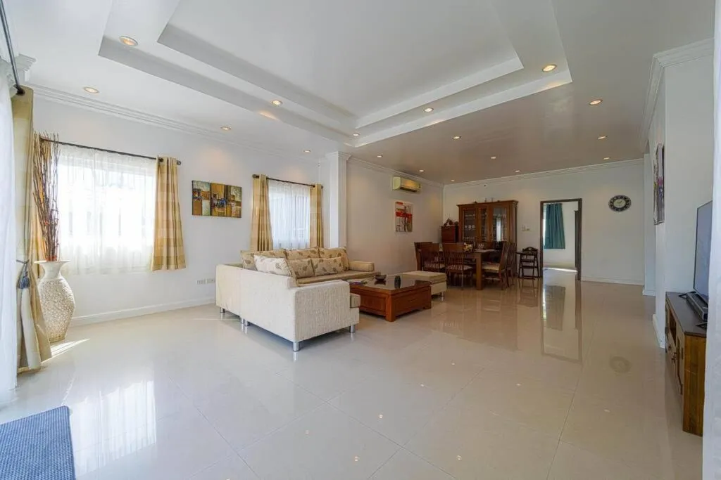 Luxurious 5-Bedroom Private Pool Villa! PV5