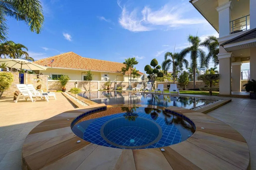 Luxurious 5-Bedroom Private Pool Villa! PV5