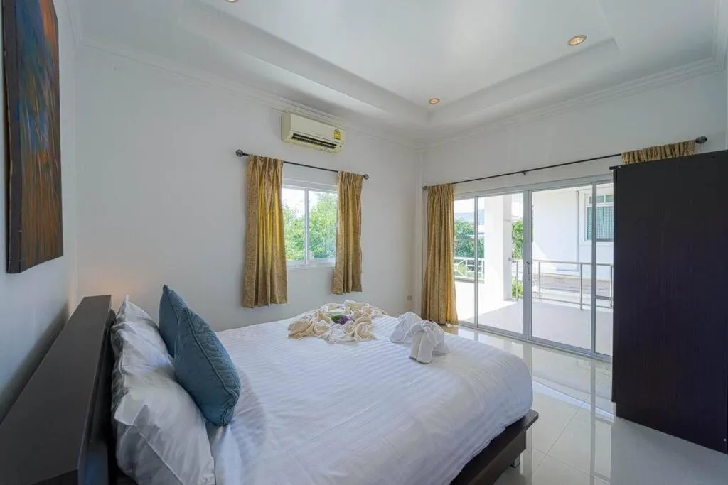 Bed in Luxurious 5-Bedroom Private Pool Villa! PV5