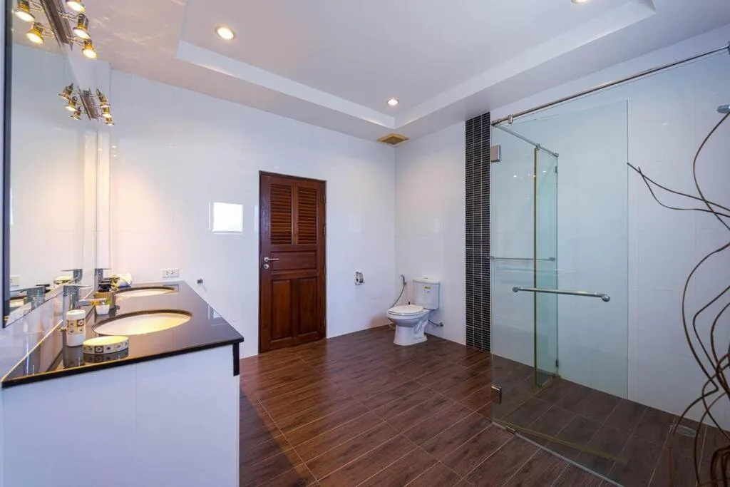 Luxurious 5-Bedroom Private Pool Villa! PV5