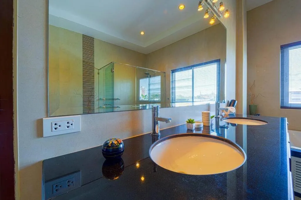 Luxurious 5-Bedroom Private Pool Villa! PV5