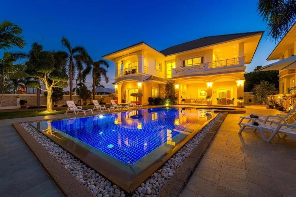 Luxurious 5-Bedroom Private Pool Villa! PV5