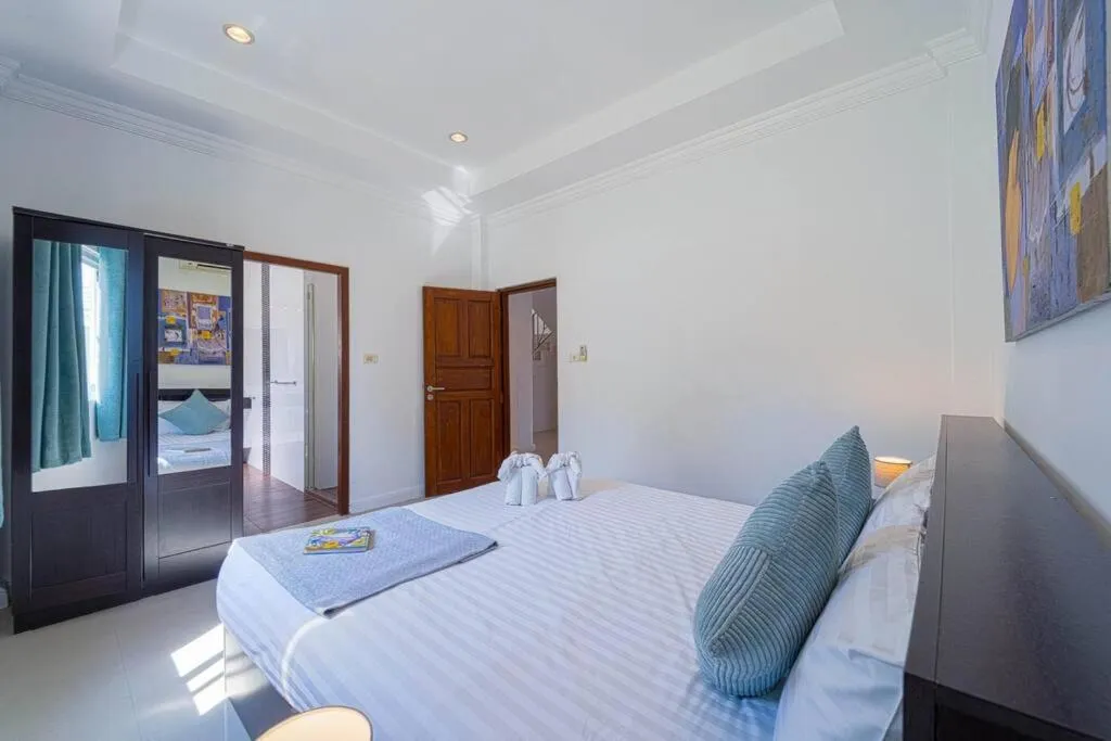 Bed in Luxurious 5-Bedroom Private Pool Villa! PV5