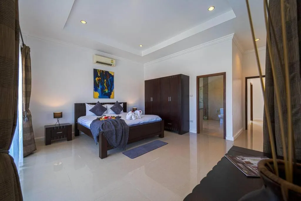 Bed in Luxurious 5-Bedroom Private Pool Villa! PV5