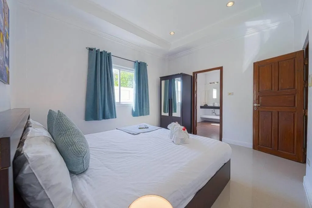 Bed in Luxurious 5-Bedroom Private Pool Villa! PV5