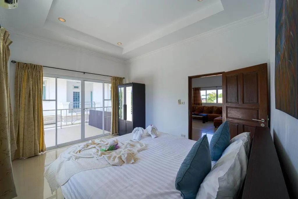 Bed in Luxurious 5-Bedroom Private Pool Villa! PV5