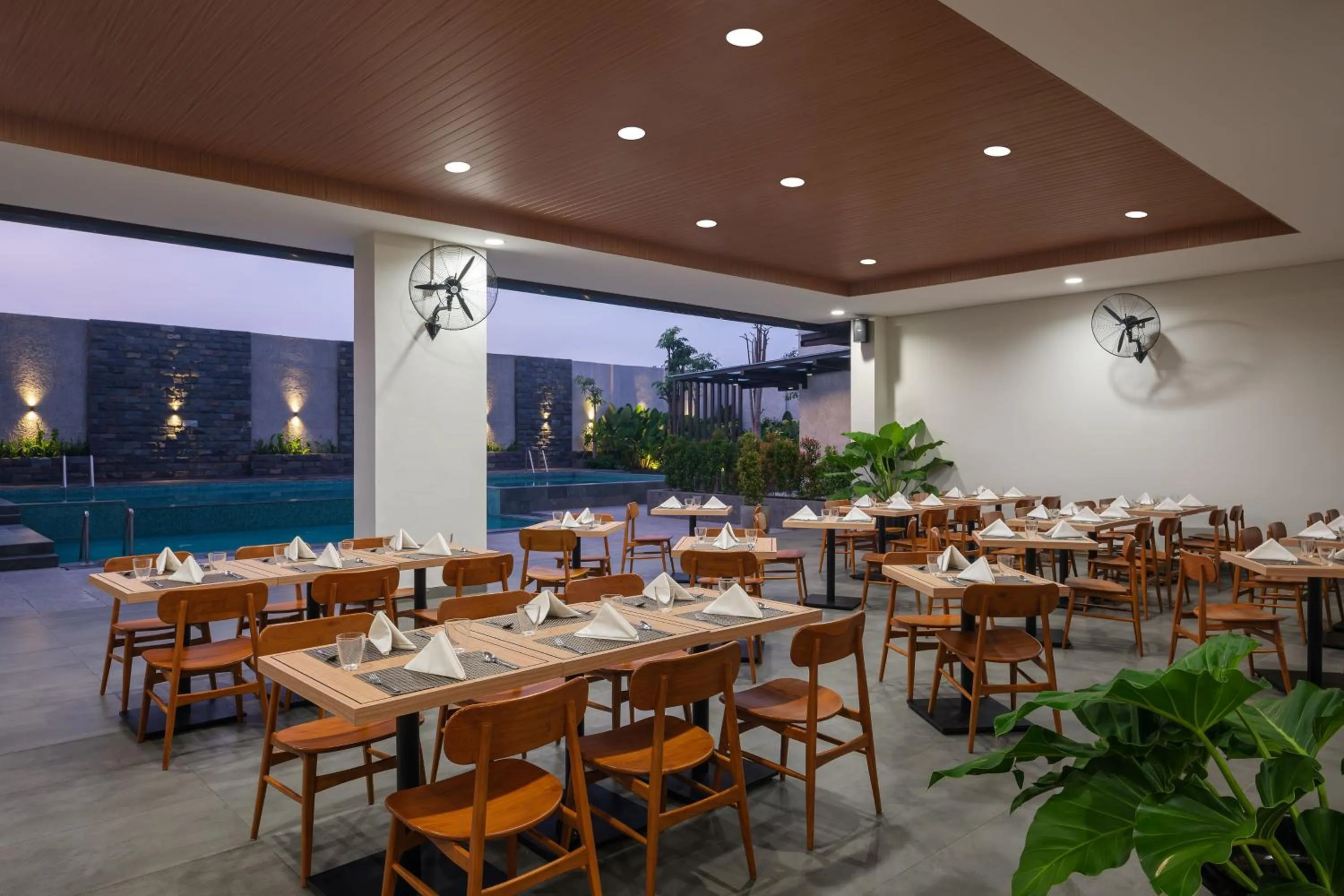 Restaurant/places to eat in Hotel Santika Blitar