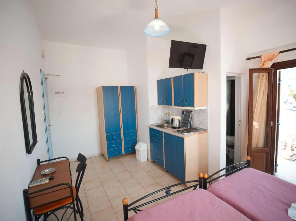 Bedroom, Bed in Calypso Hotel