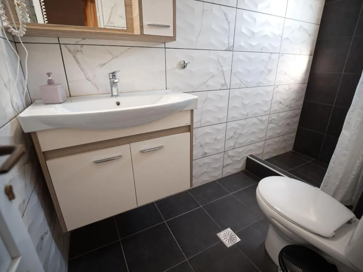 Toilet in Calypso Hotel