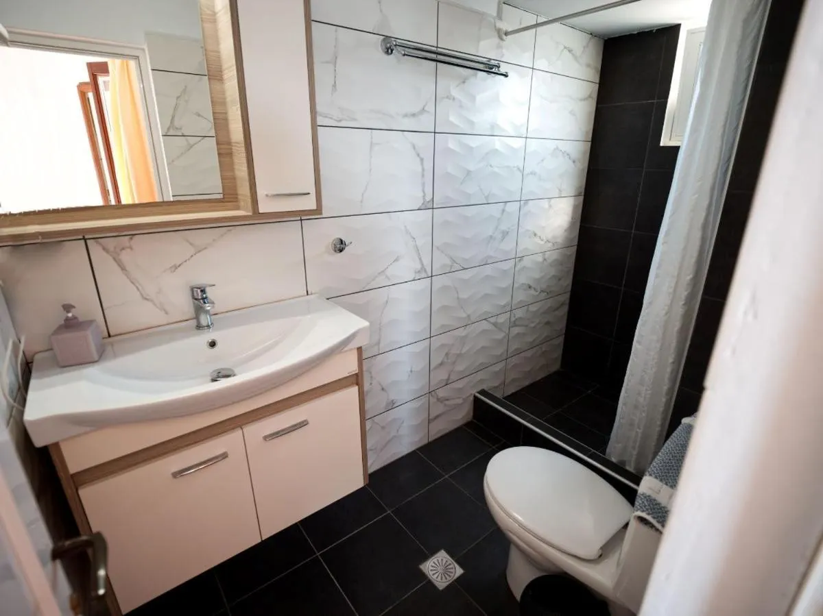 Shower in Calypso Hotel