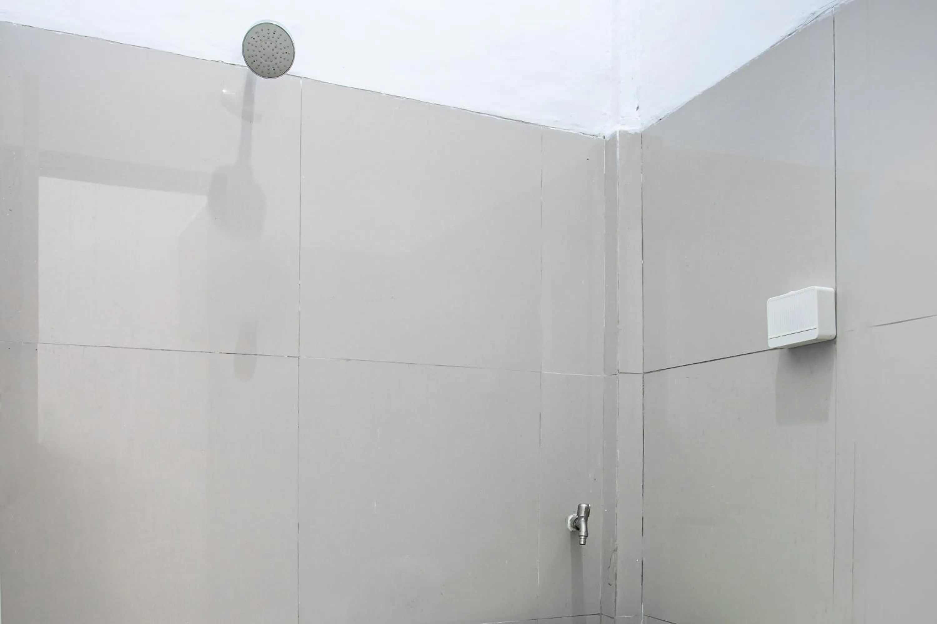 Bathroom in Hotel O Owo Guest House Syariah