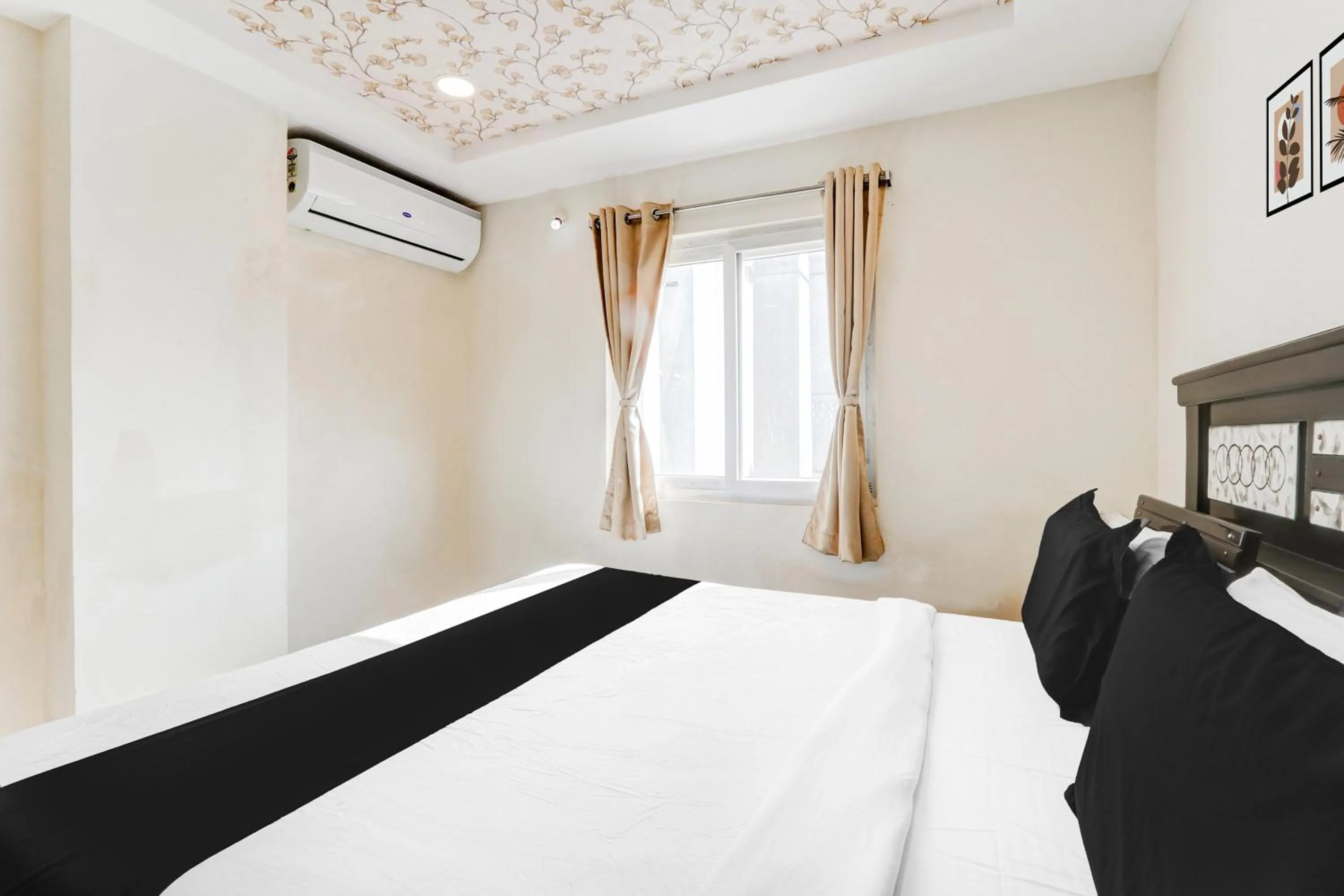 Bedroom, Bed in Super Collection O Bommarilu Warangal