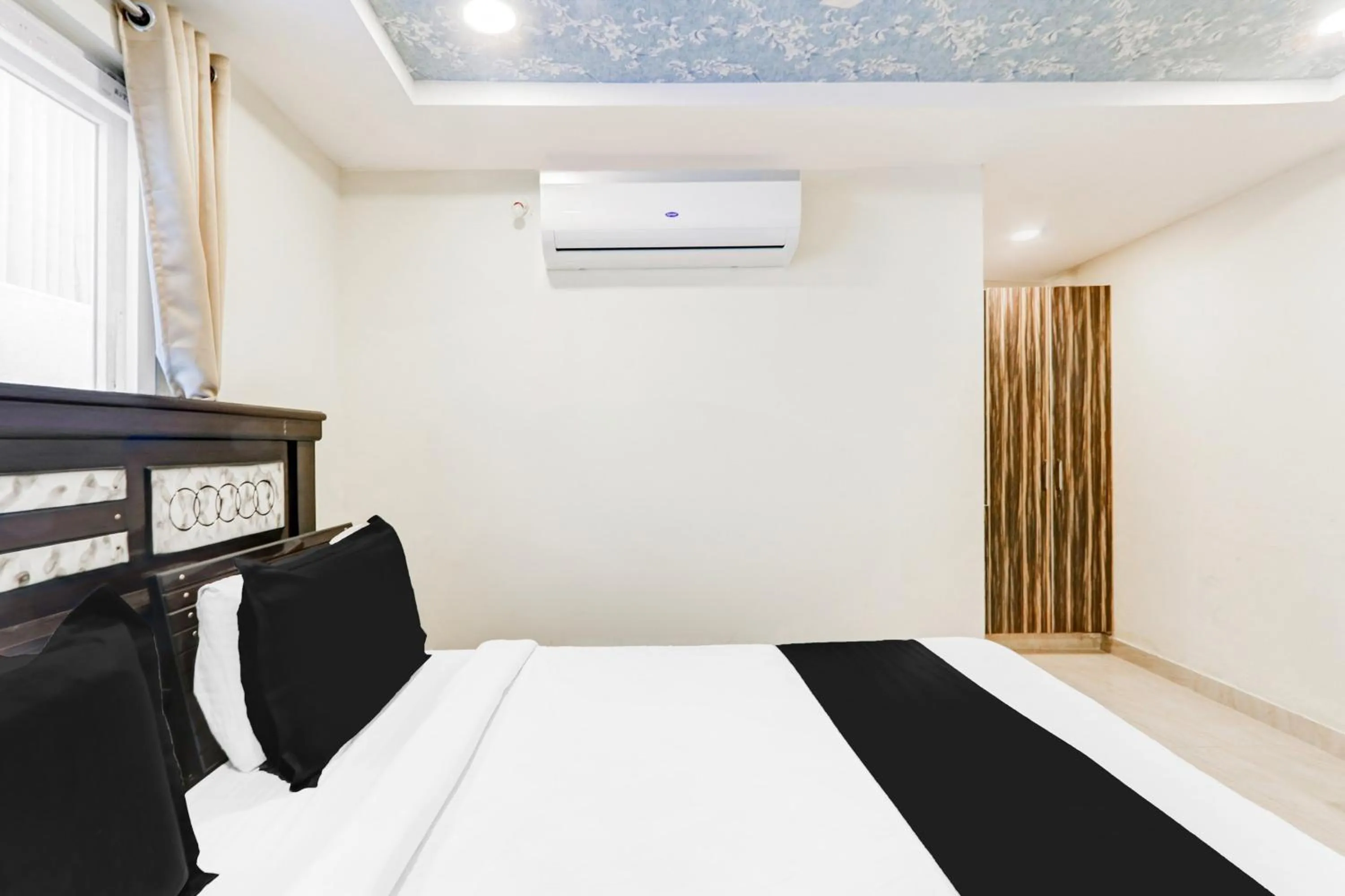 Bedroom, Bed in Super Collection O Bommarilu Warangal