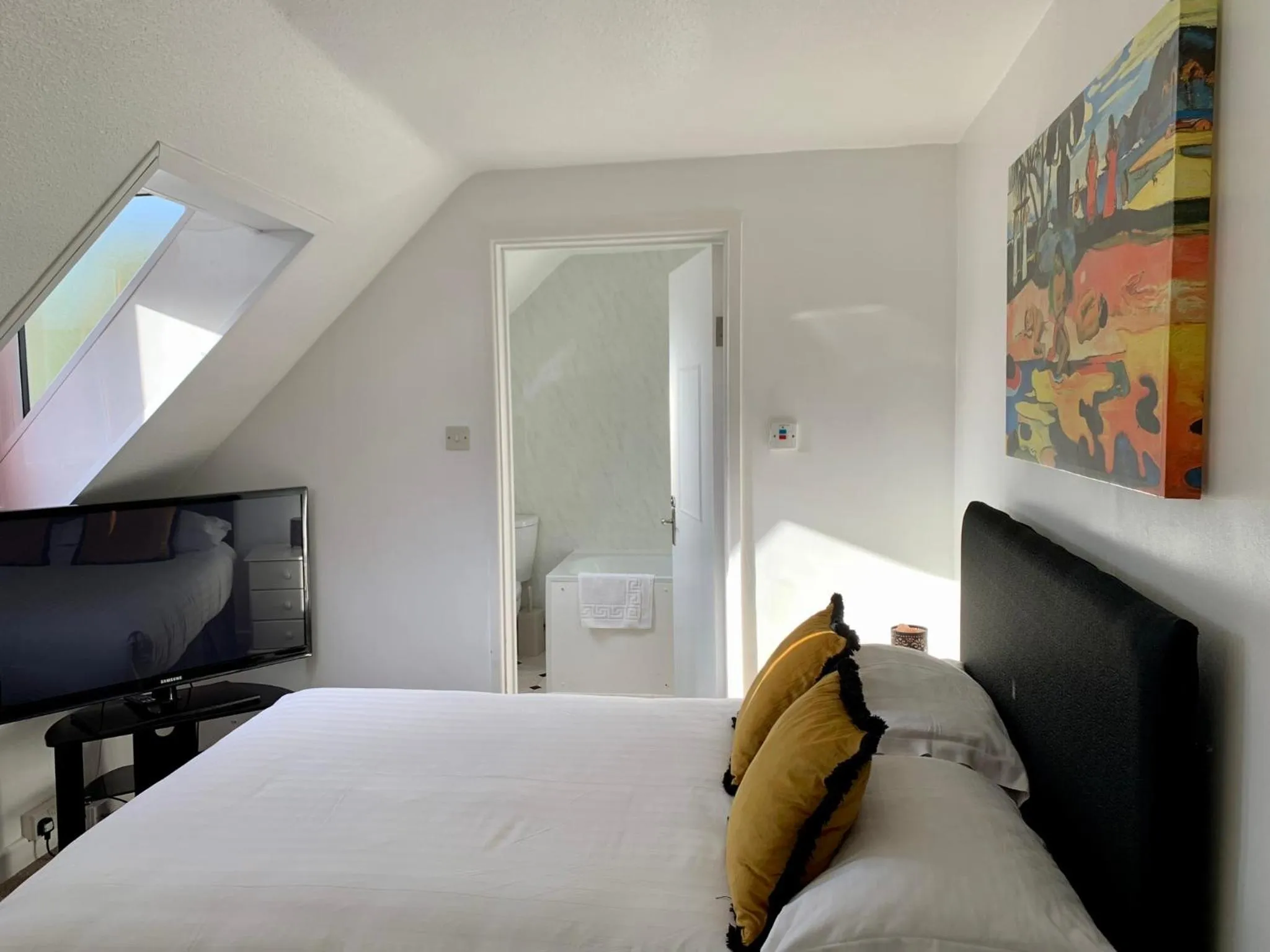 TV and multimedia, Bed in Sarum Apart-Hotel