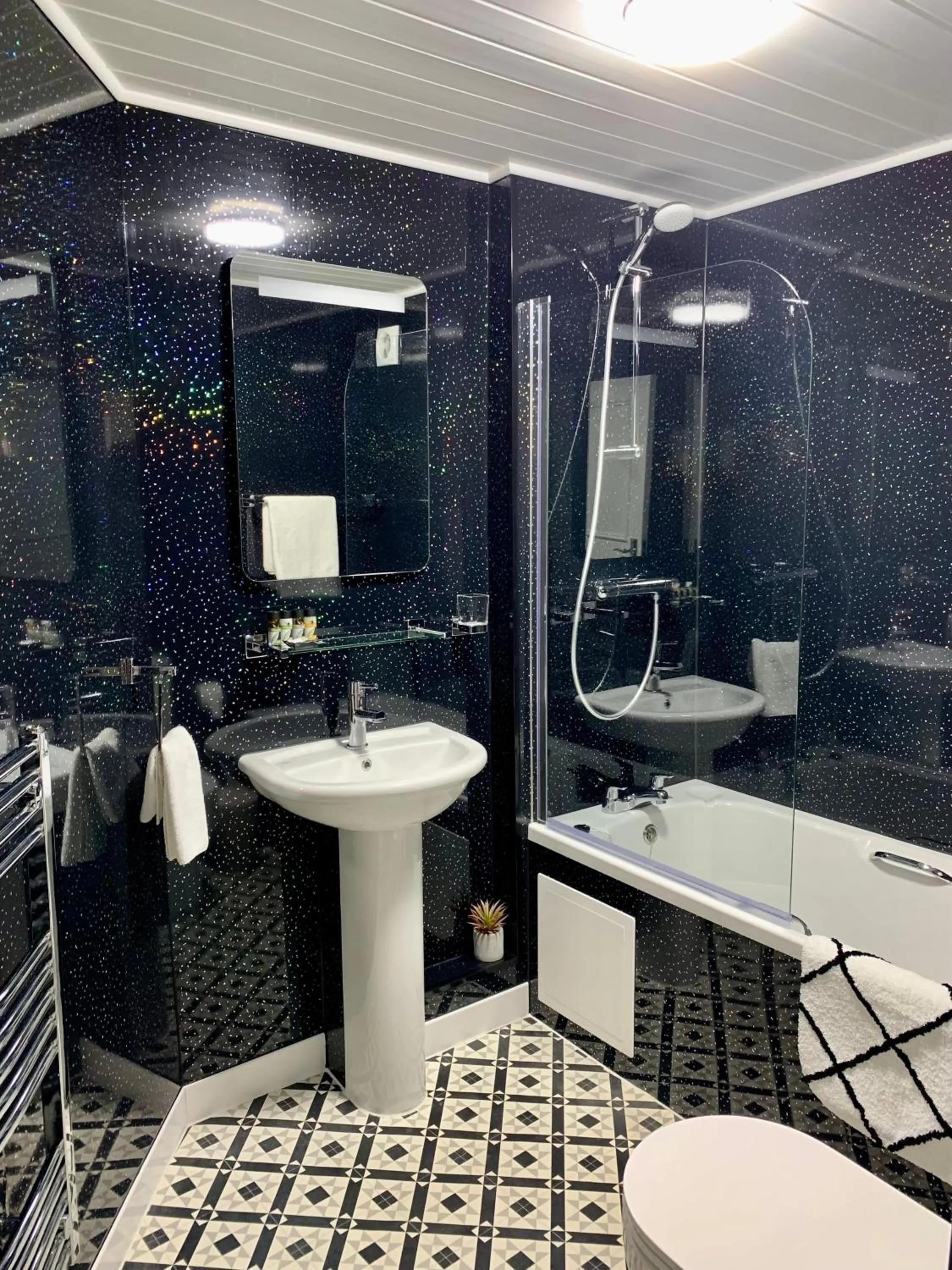 Bathroom in Sarum Apart-Hotel