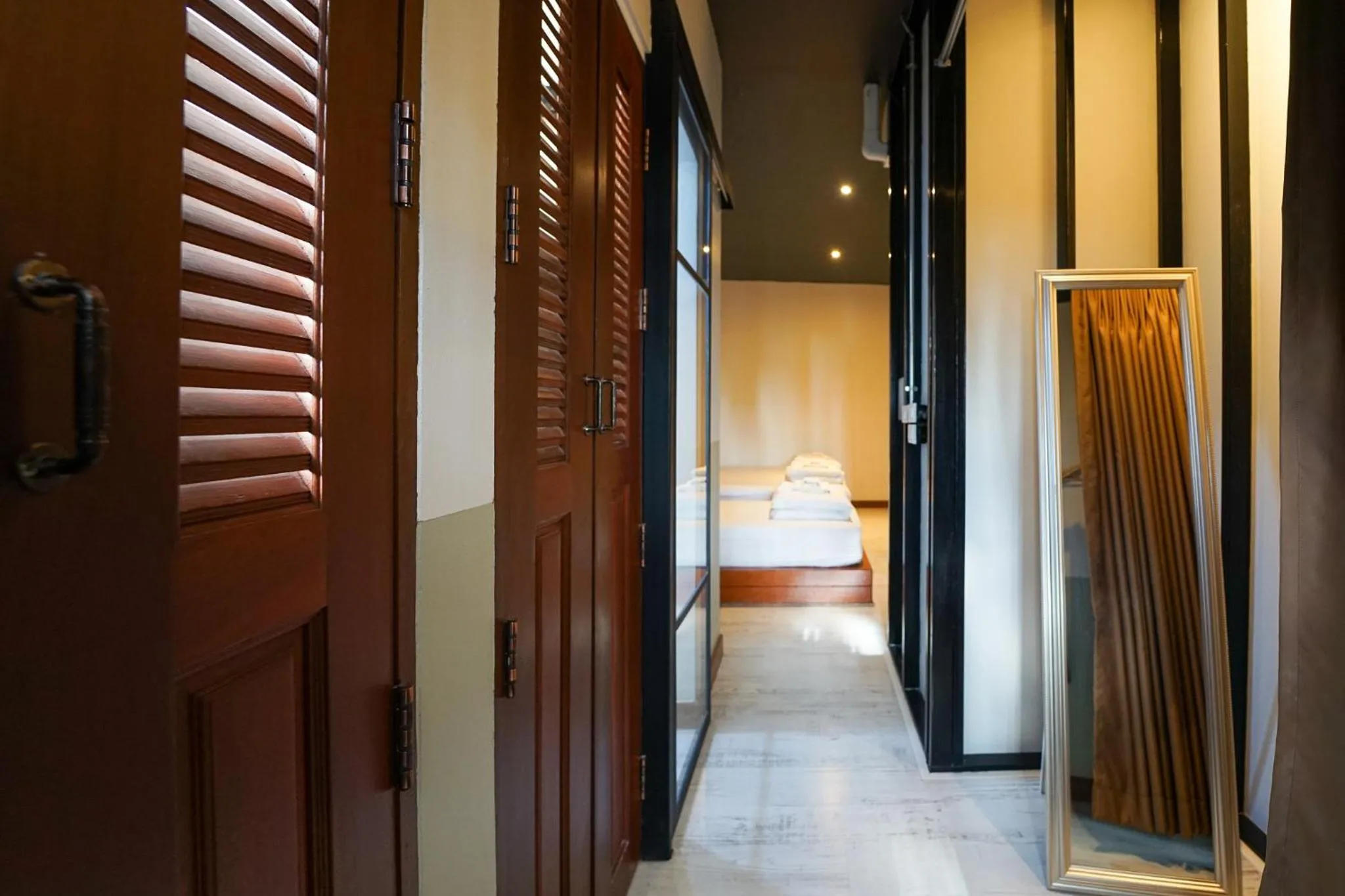 Photo of the whole room in Within Korat Sawairiang