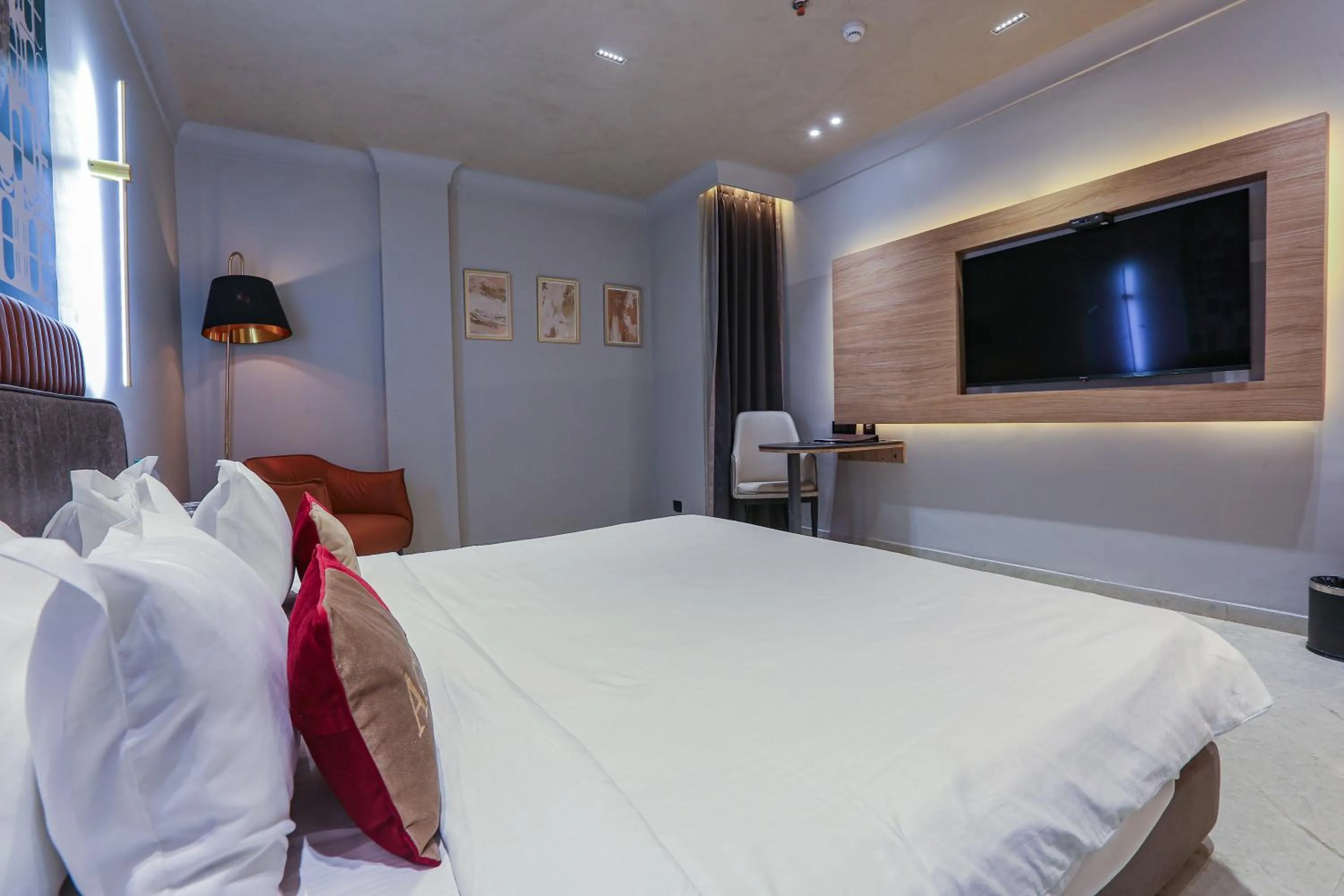 Bathroom, Bed in Aceotel Select Aria, Bhopal -A Luxury Boutique Hotel