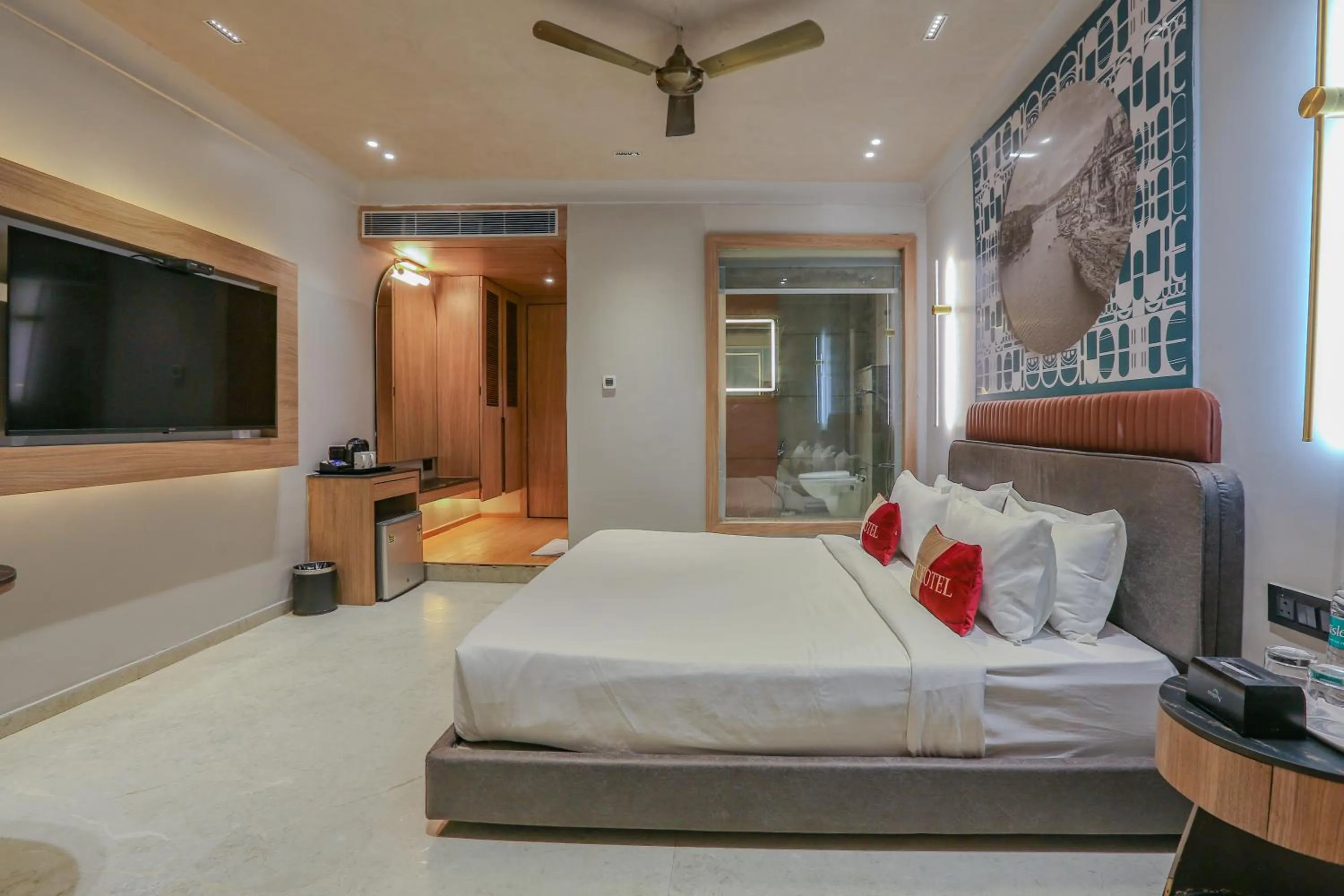 Photo of the whole room, Bed in Aceotel Select Aria, Bhopal -A Luxury Boutique Hotel