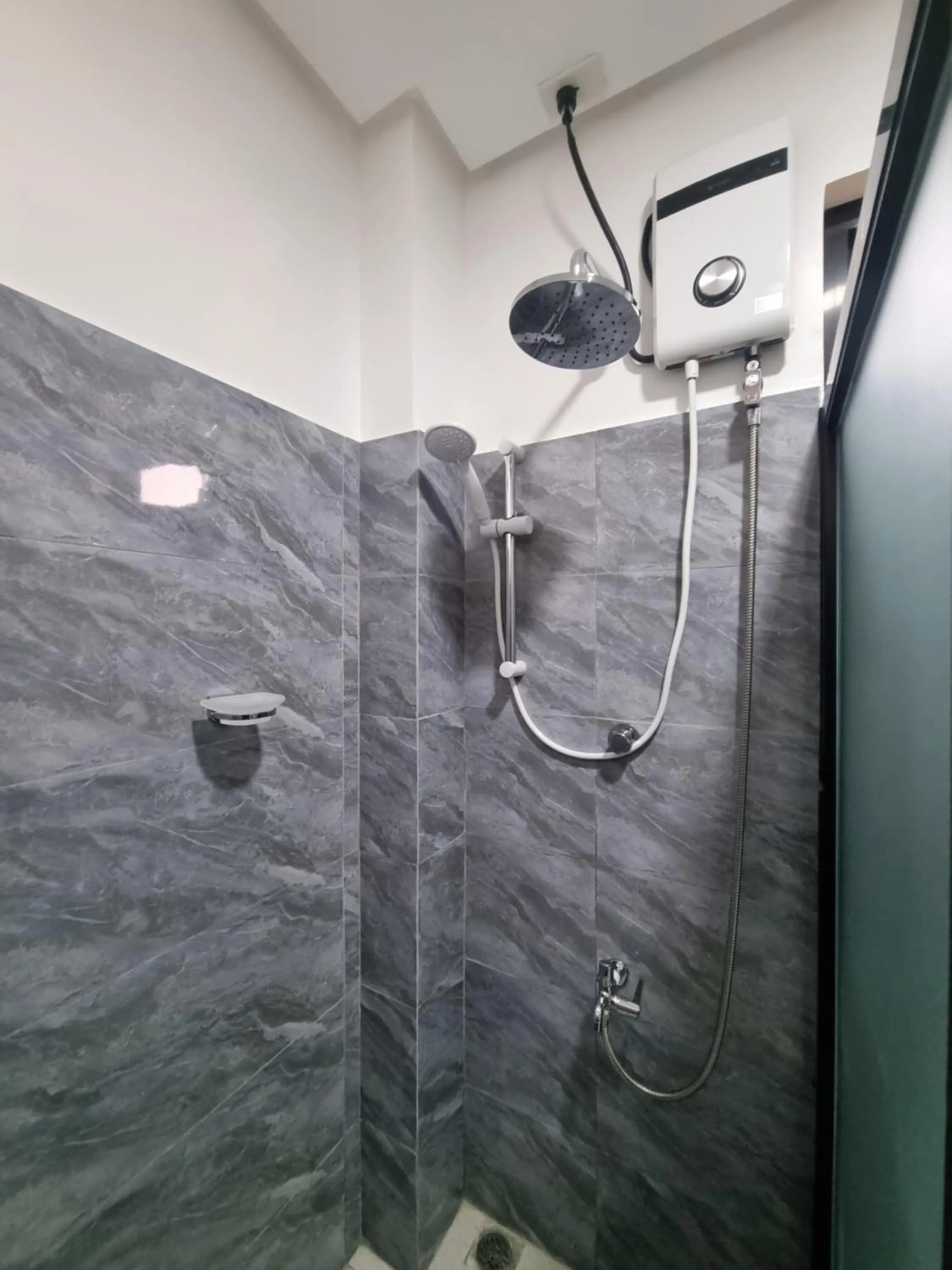 Shower in 34k Hotel and Resort powered by Cocotel