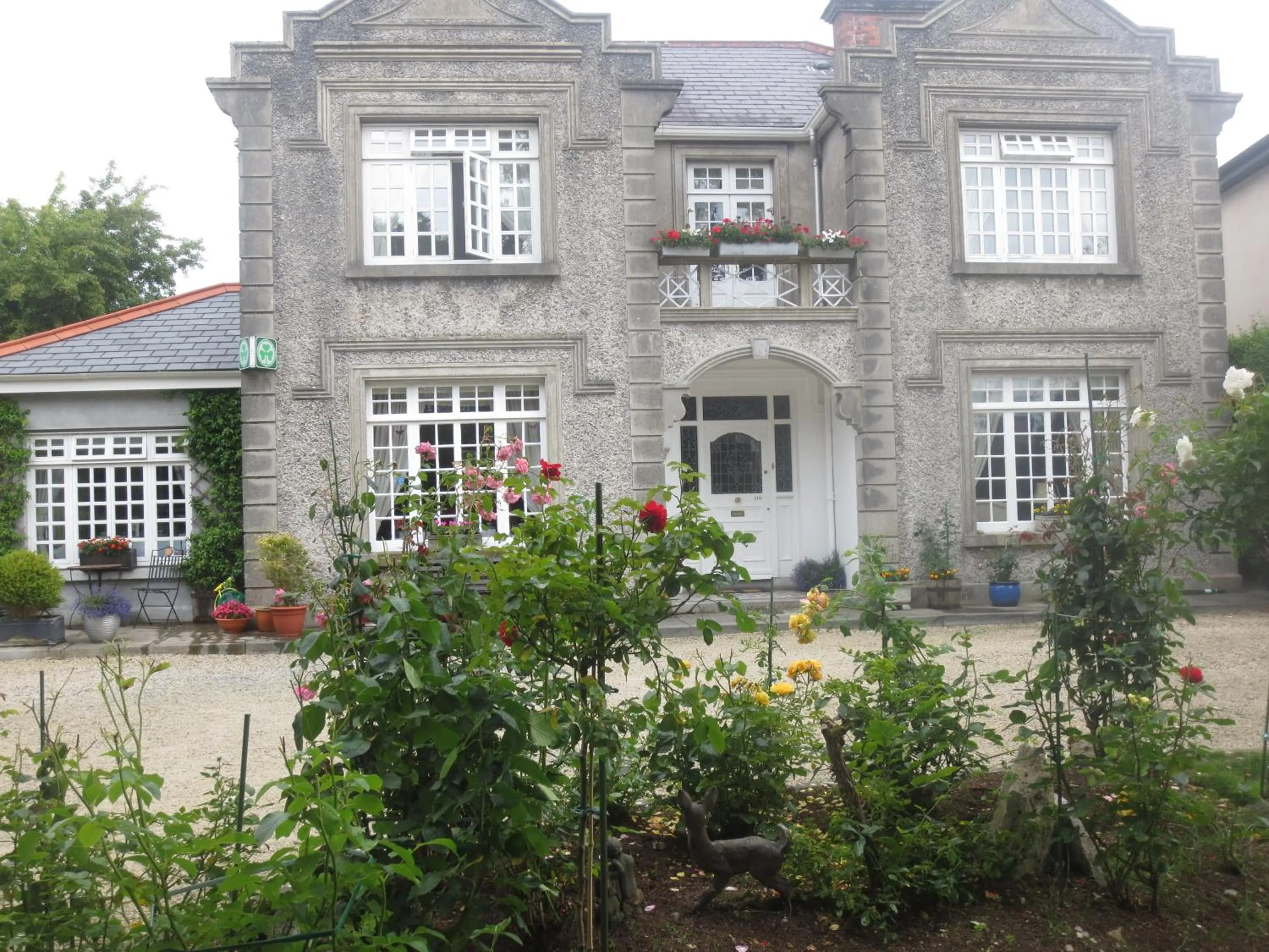 Facade/entrance in St Judes B&B