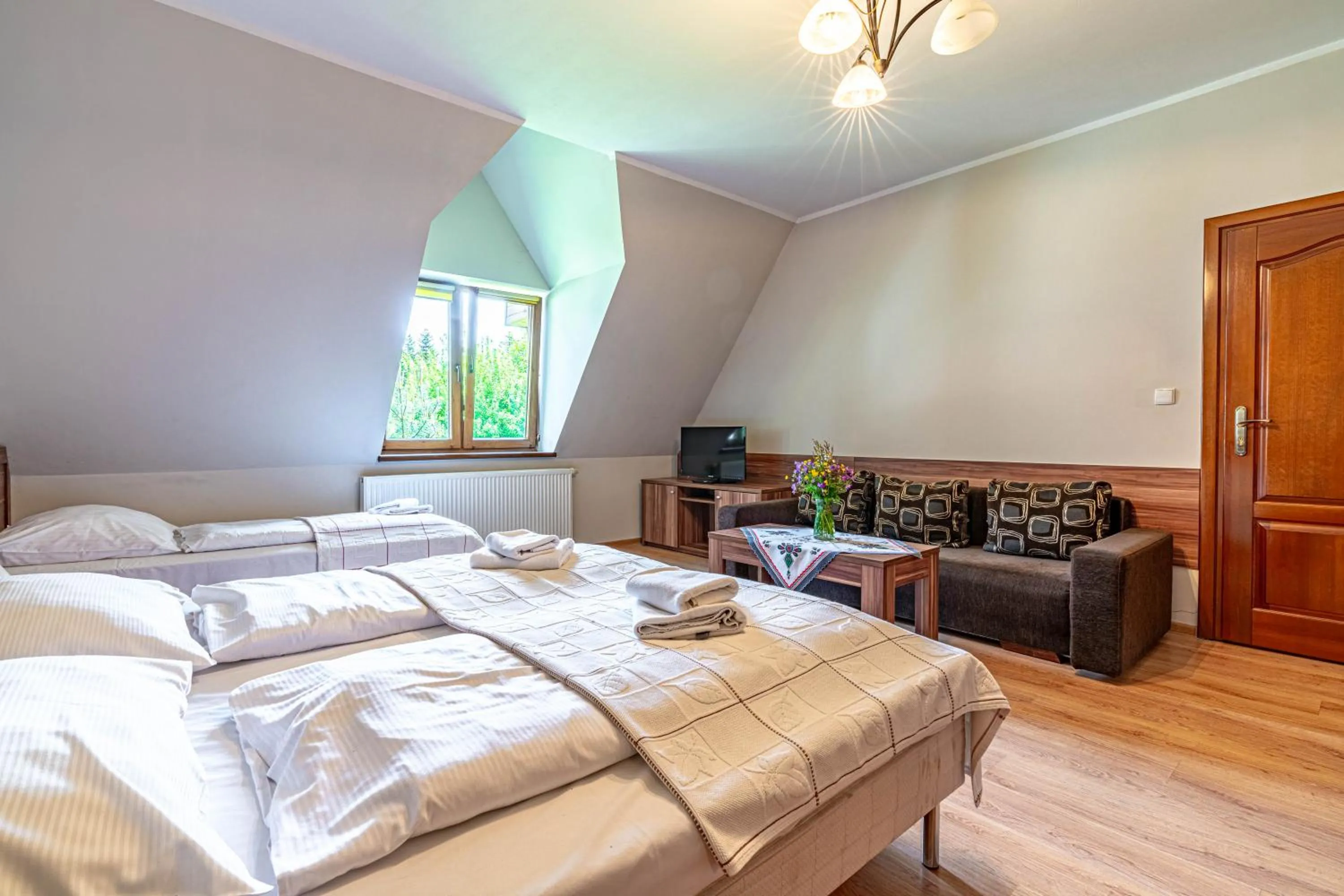 Bed in Willa Serafin-basen, sauny i jacuzzi w Willa Baciarka dodatkowo płatne