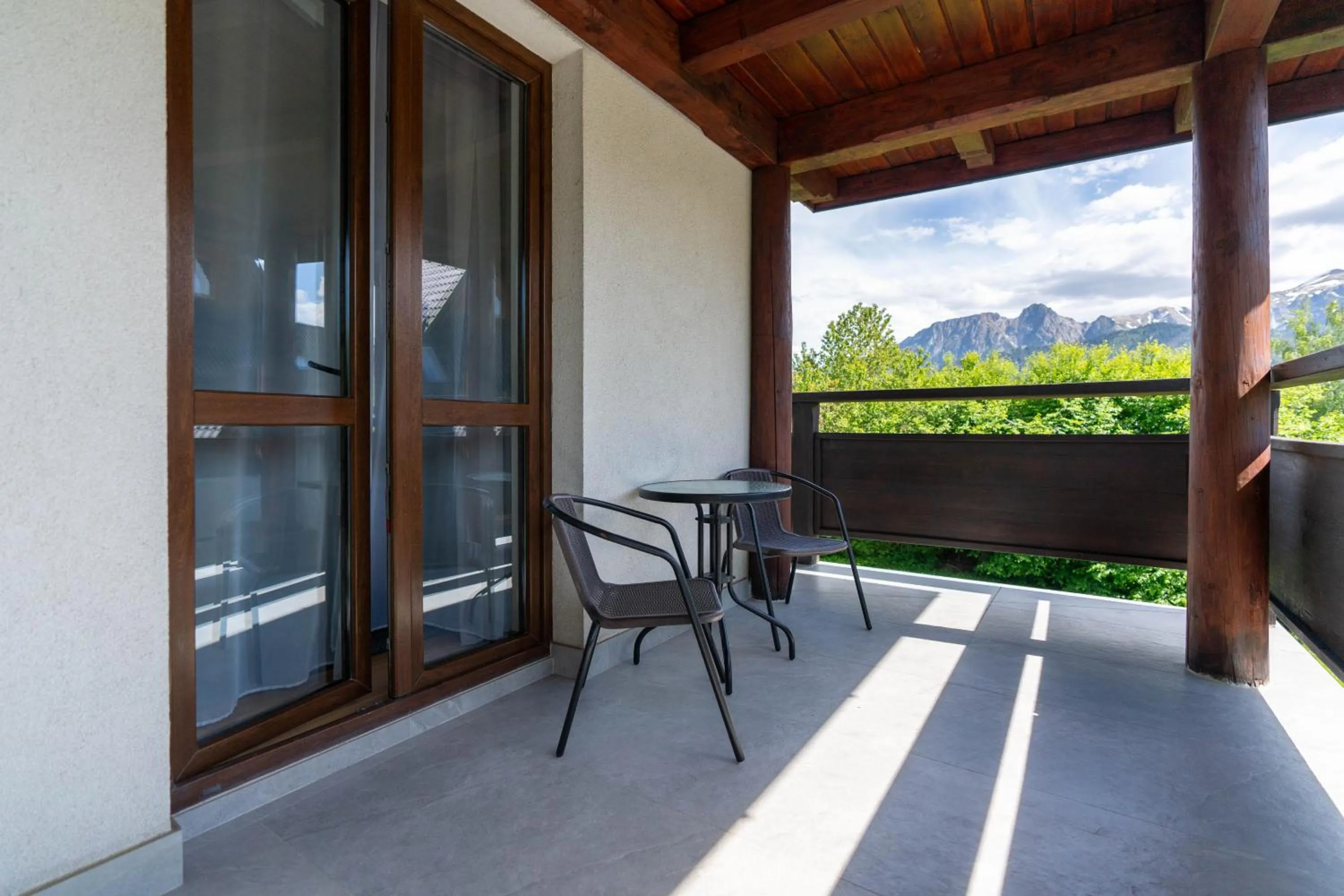 Patio in Willa Serafin-basen, sauny i jacuzzi w Willa Baciarka dodatkowo płatne