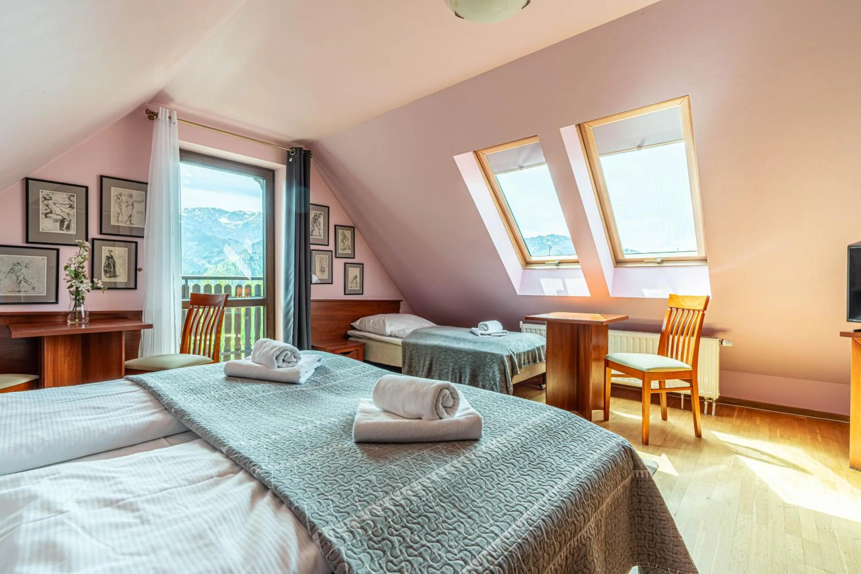 Bed in Willa Serafin-basen, sauny i jacuzzi w Willa Baciarka dodatkowo płatne